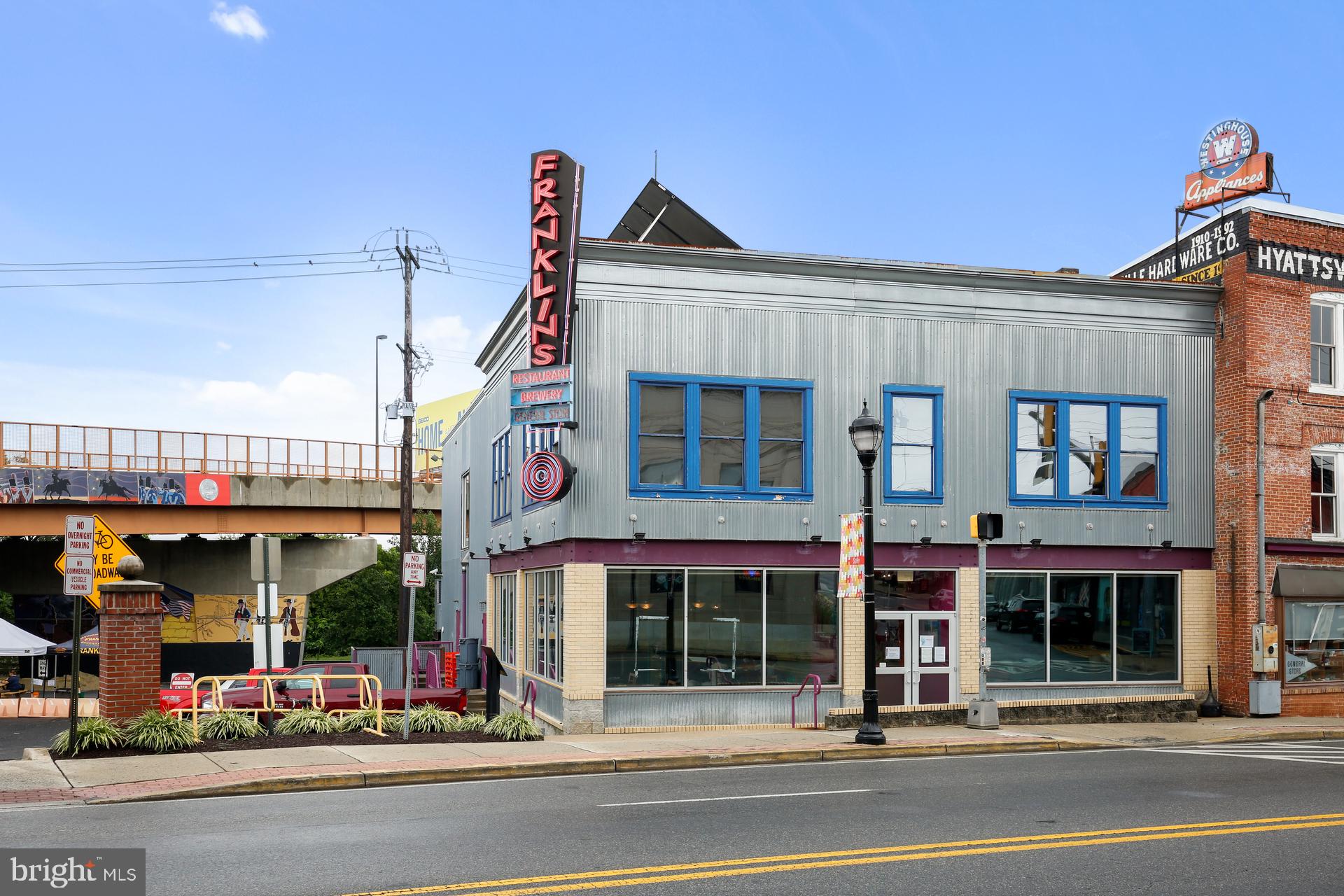GATEWAY WEST - Residential