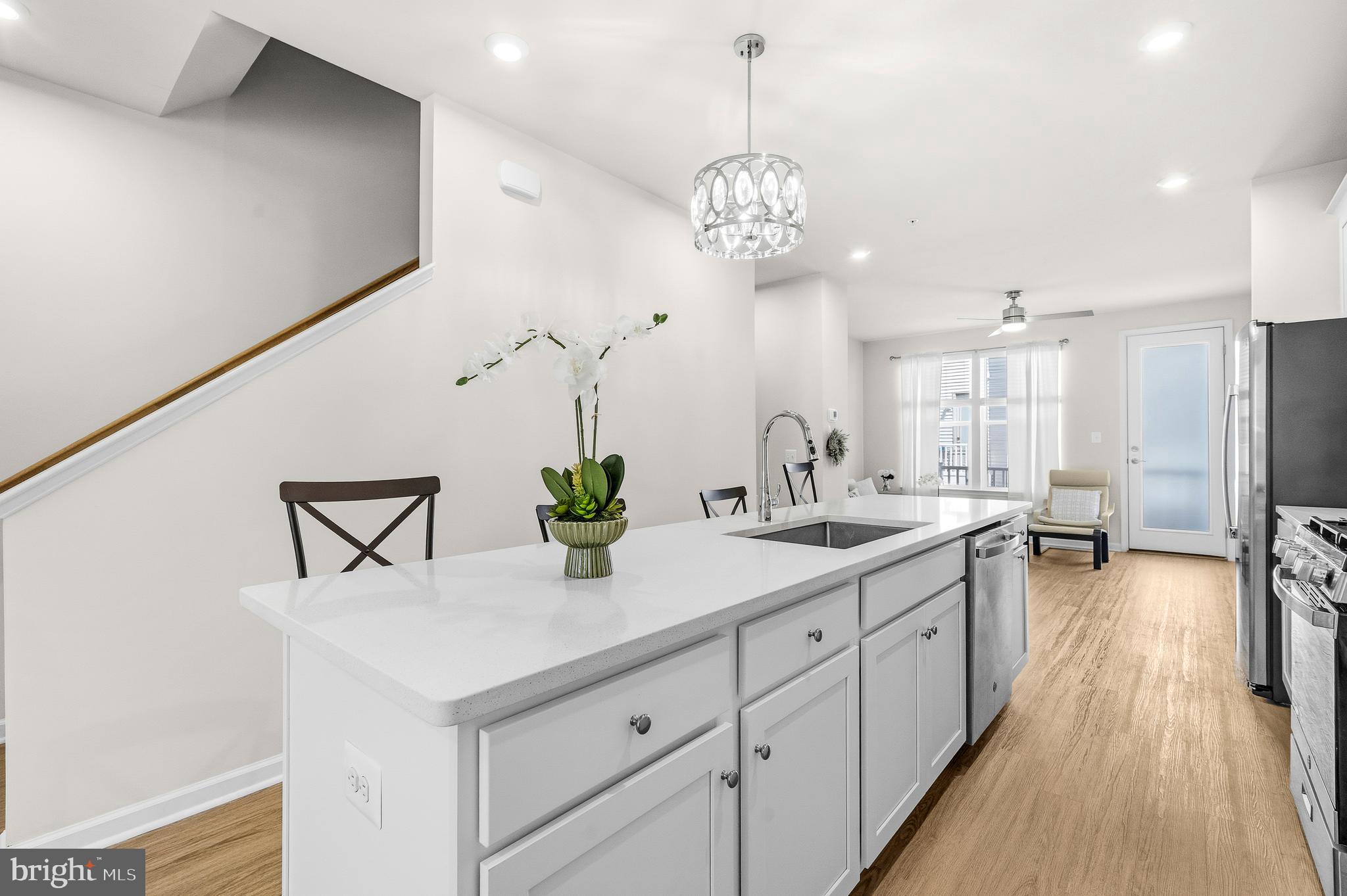 GATEWAY WEST - Residential