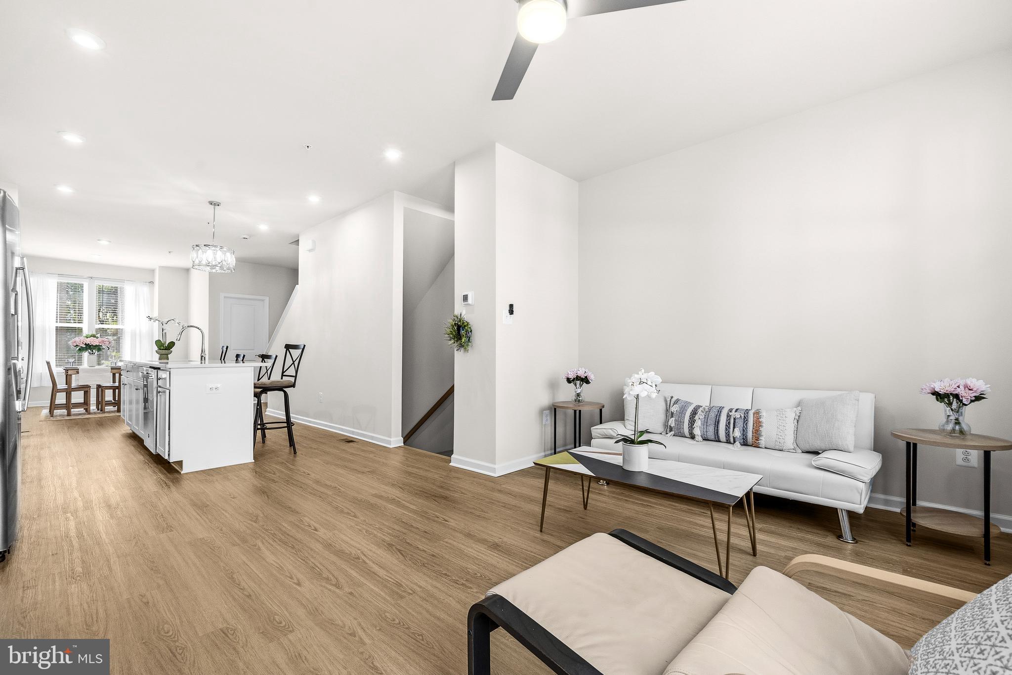 GATEWAY WEST - Residential