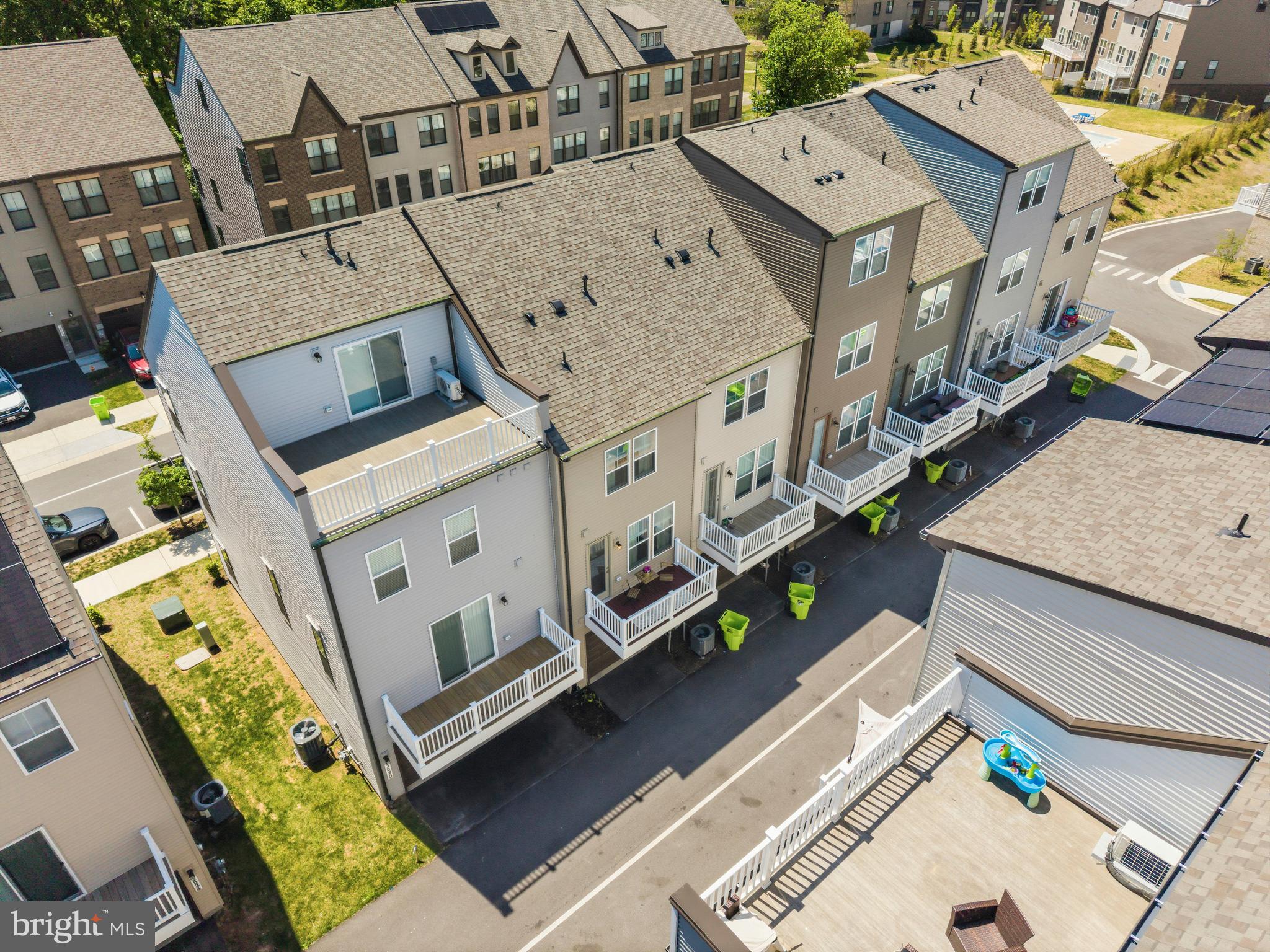 GATEWAY WEST - Residential
