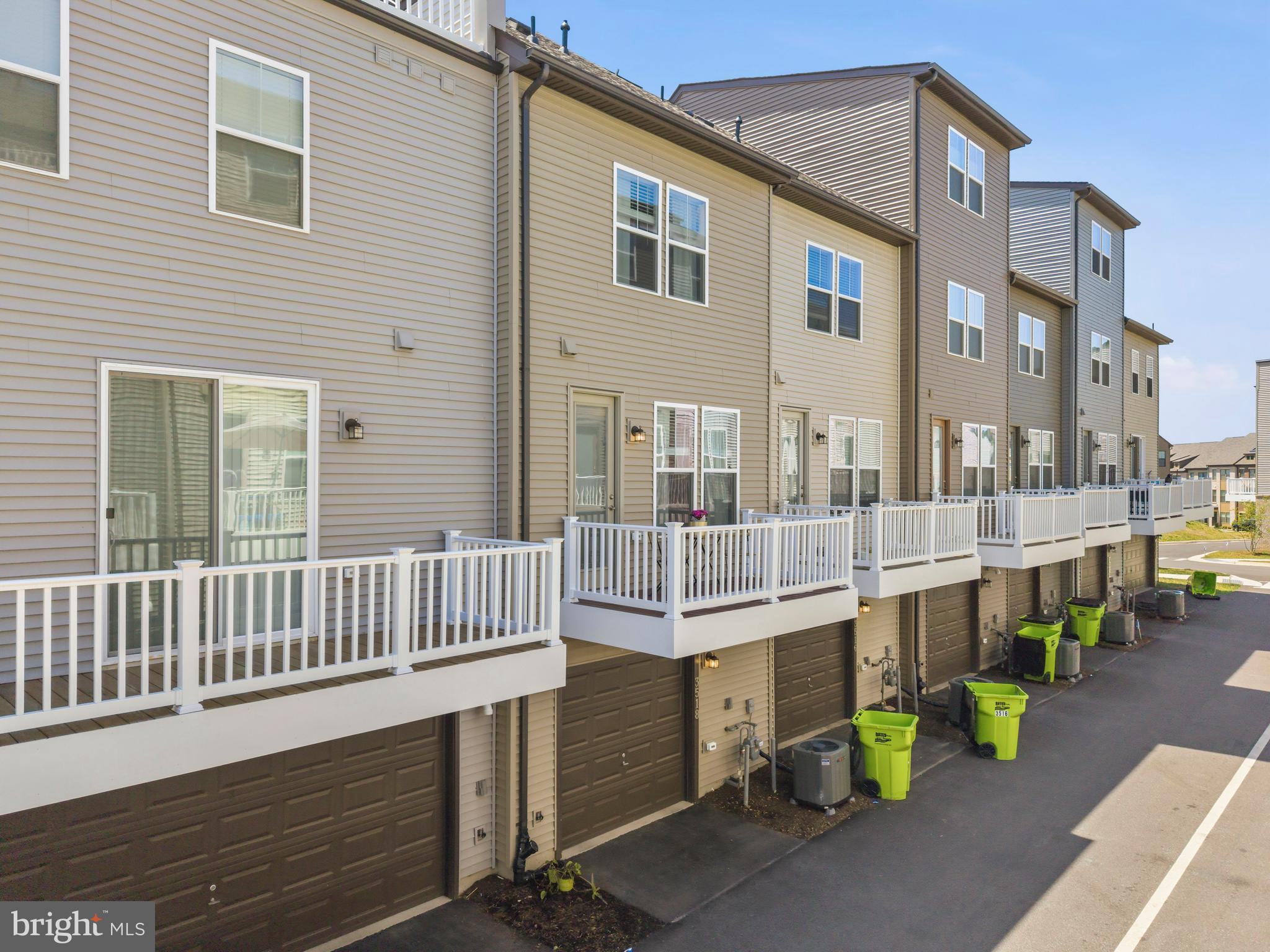 GATEWAY WEST - Residential