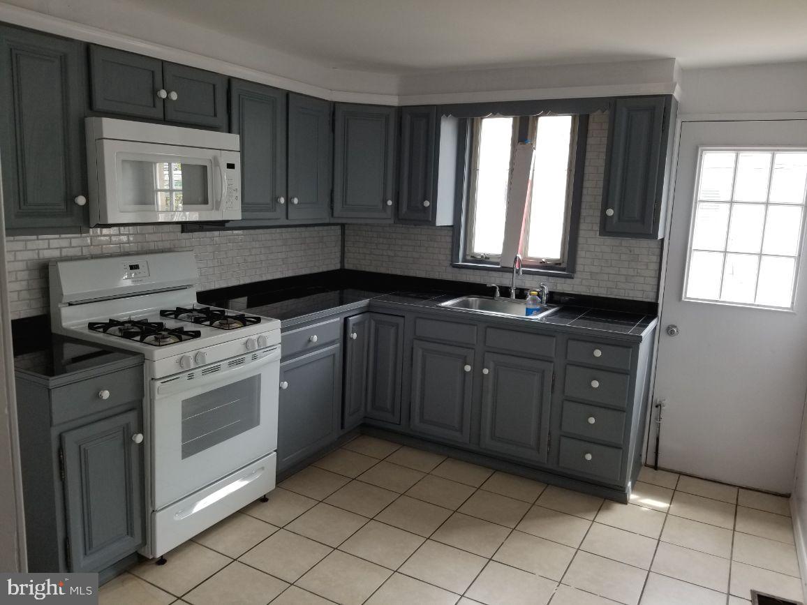 PORT RICHMOND - Residential Lease