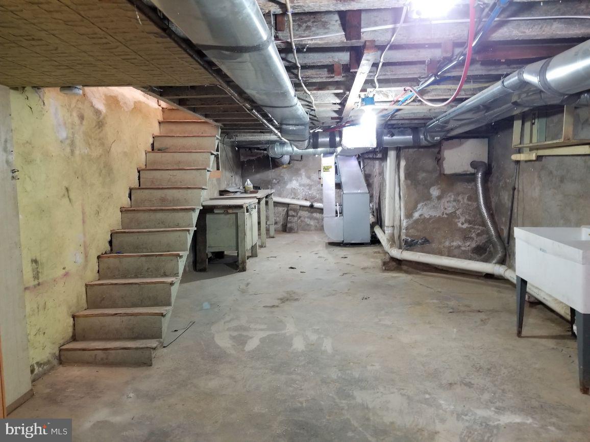 PORT RICHMOND - Residential Lease