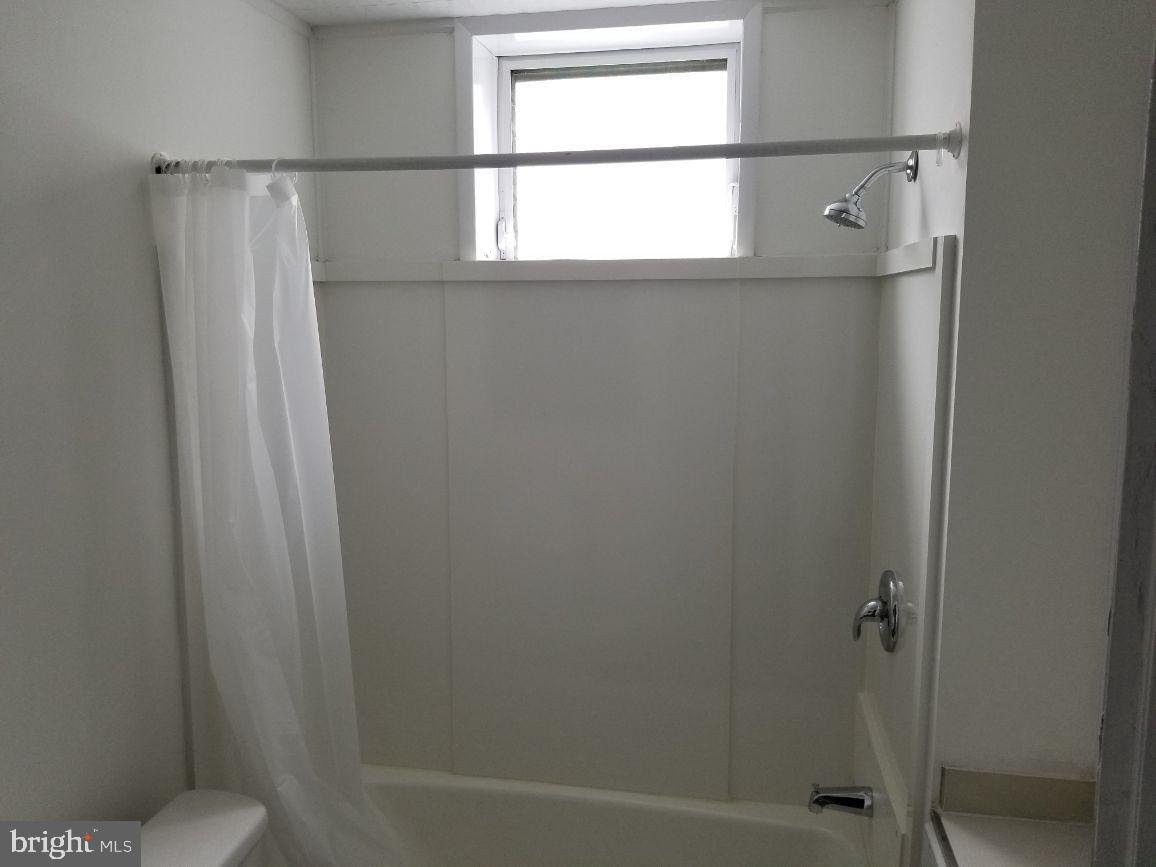 PORT RICHMOND - Residential Lease