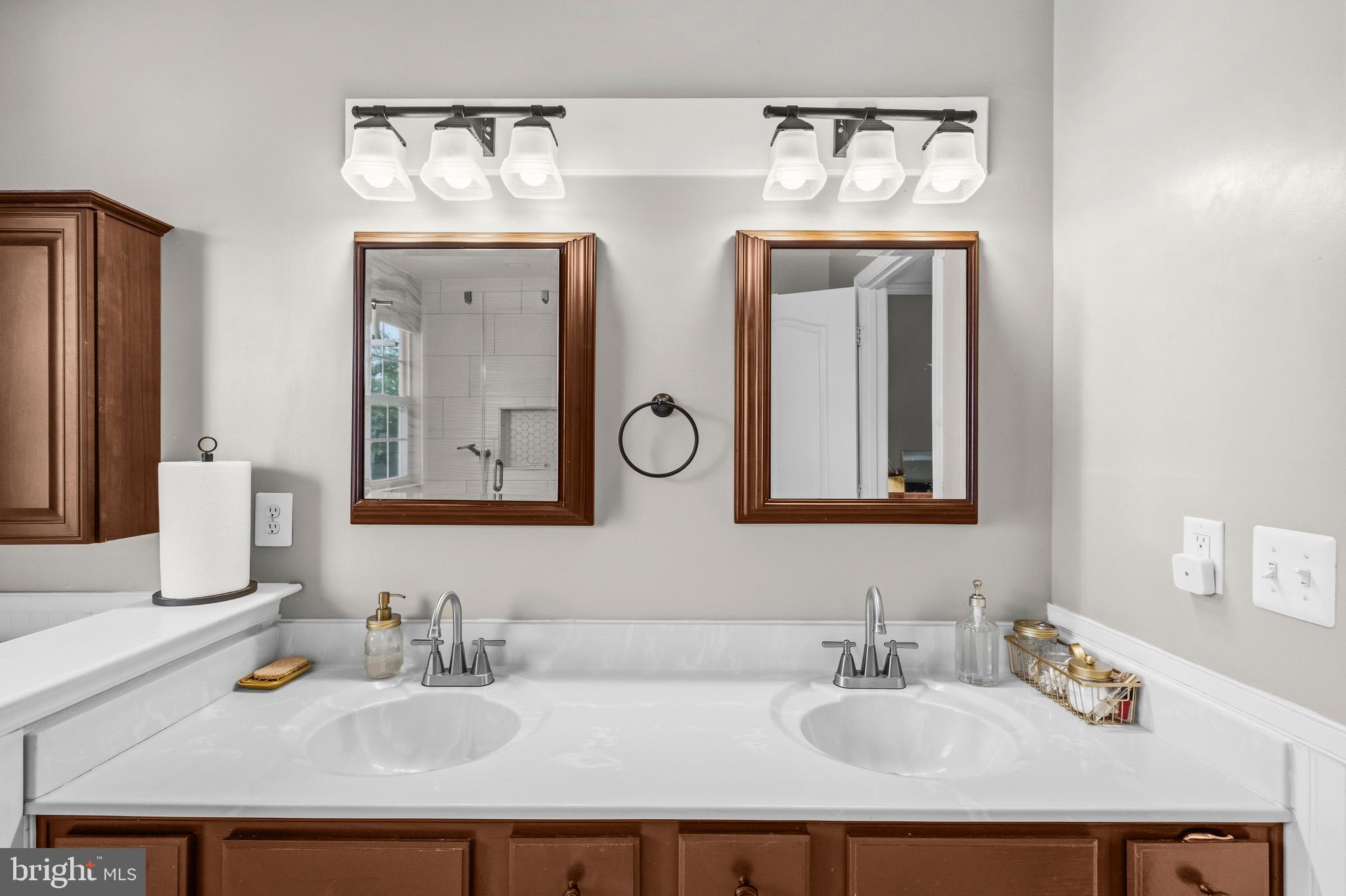 VILLAS AT SOUTH HAMPTON - Residential