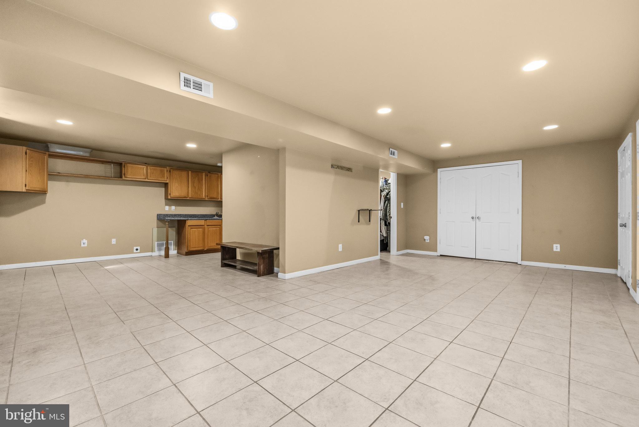 VILLAS AT SOUTH HAMPTON - Residential