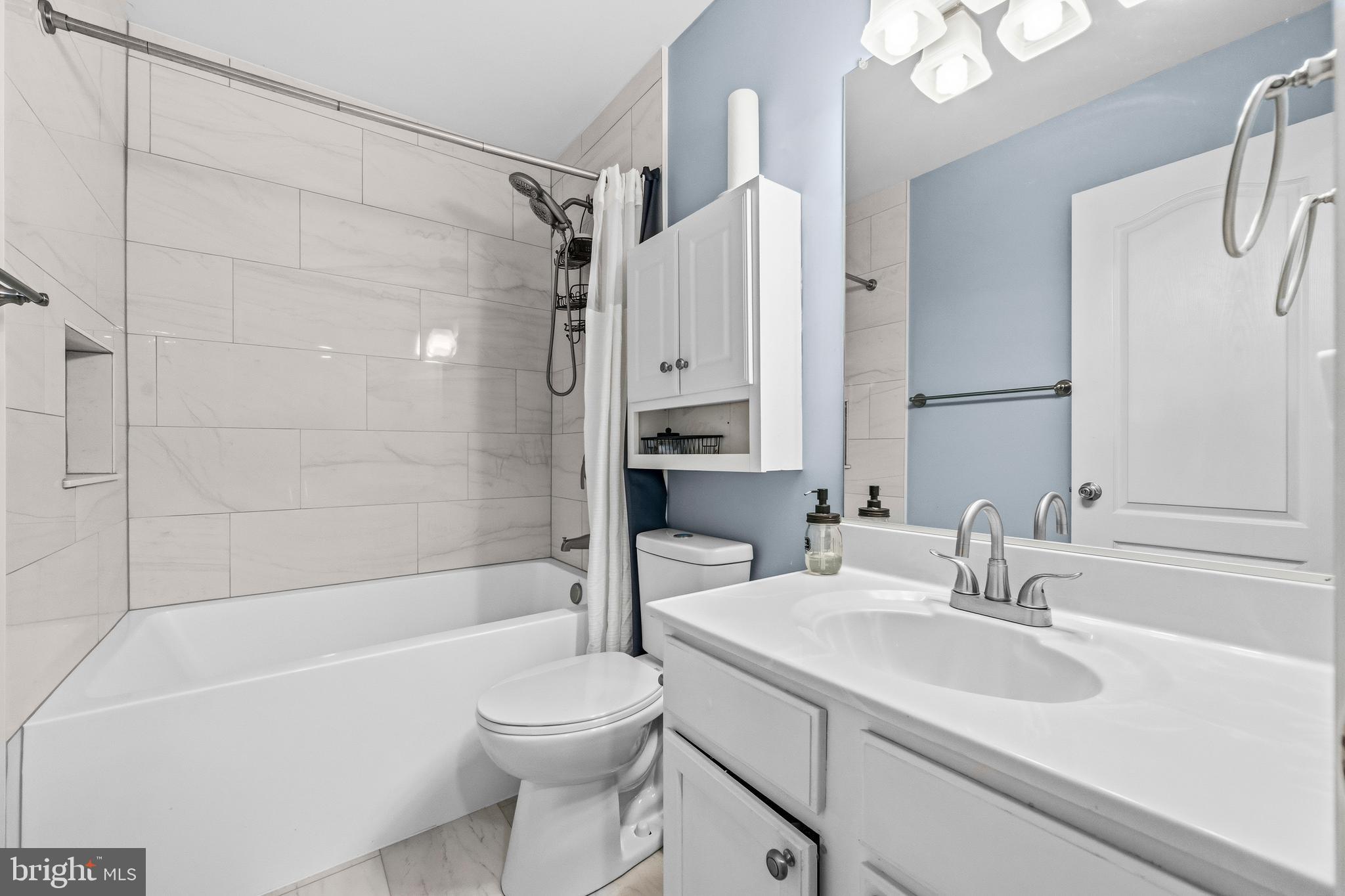 VILLAS AT SOUTH HAMPTON - Residential