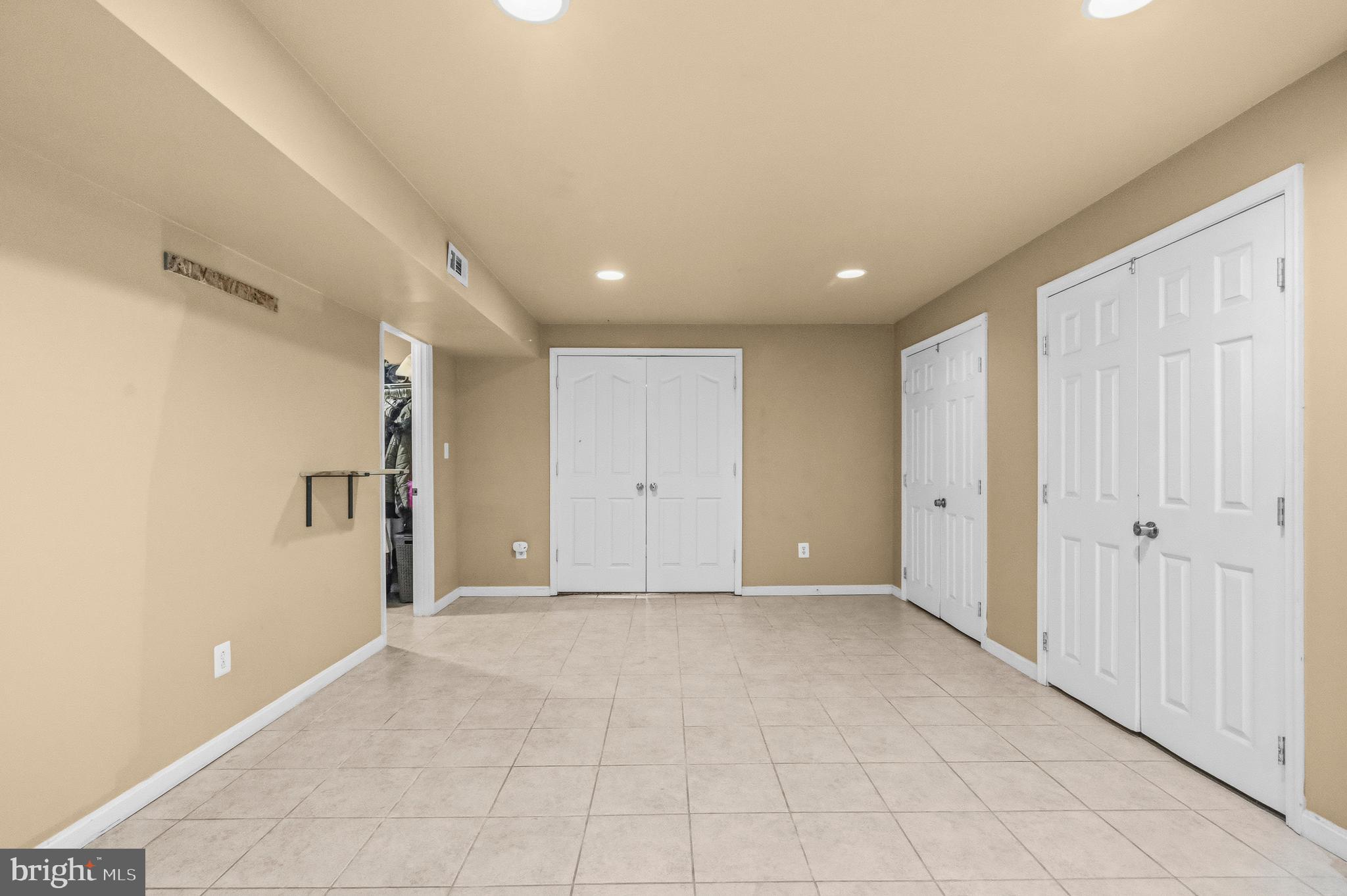 VILLAS AT SOUTH HAMPTON - Residential