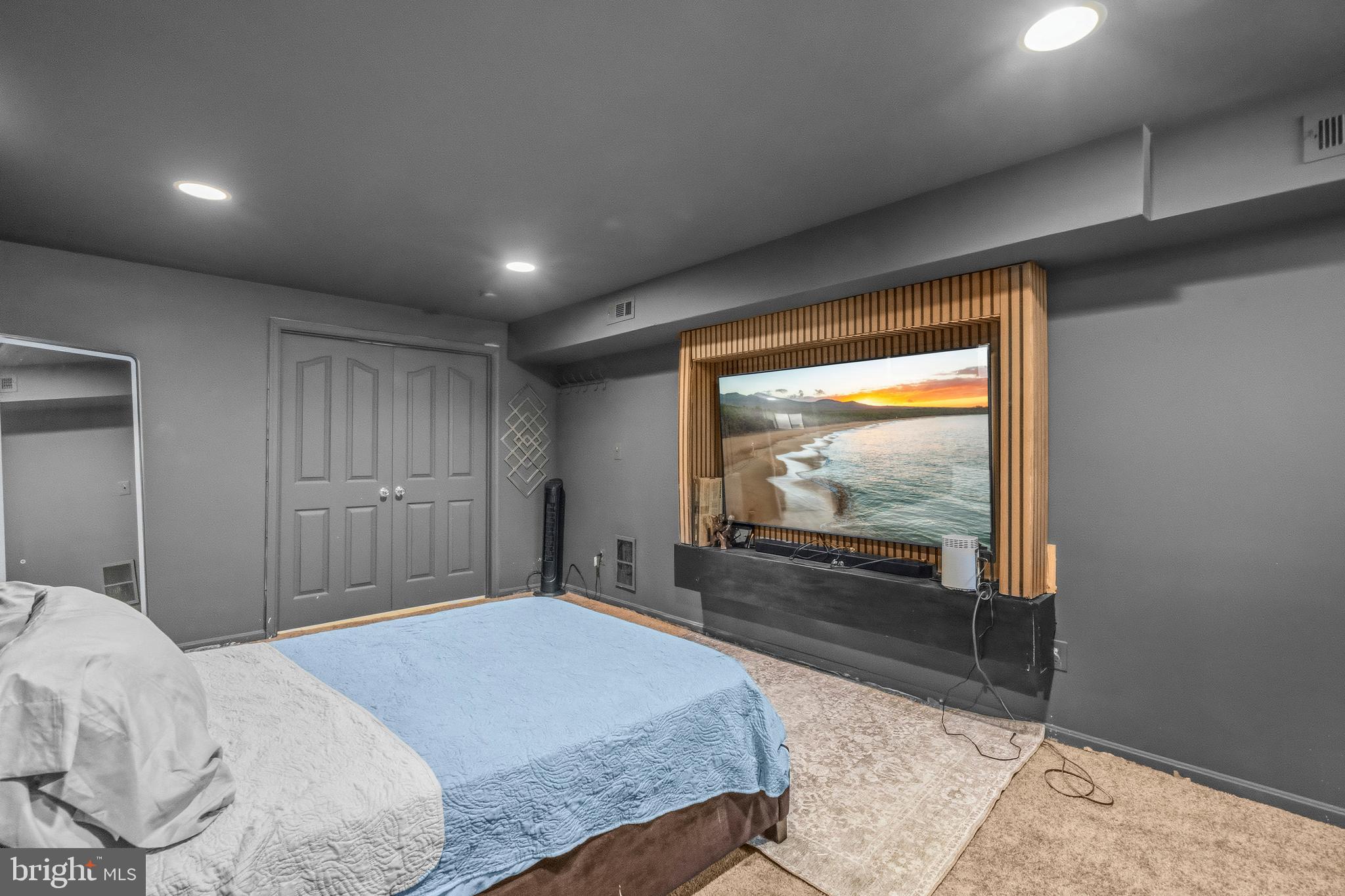 VILLAS AT SOUTH HAMPTON - Residential