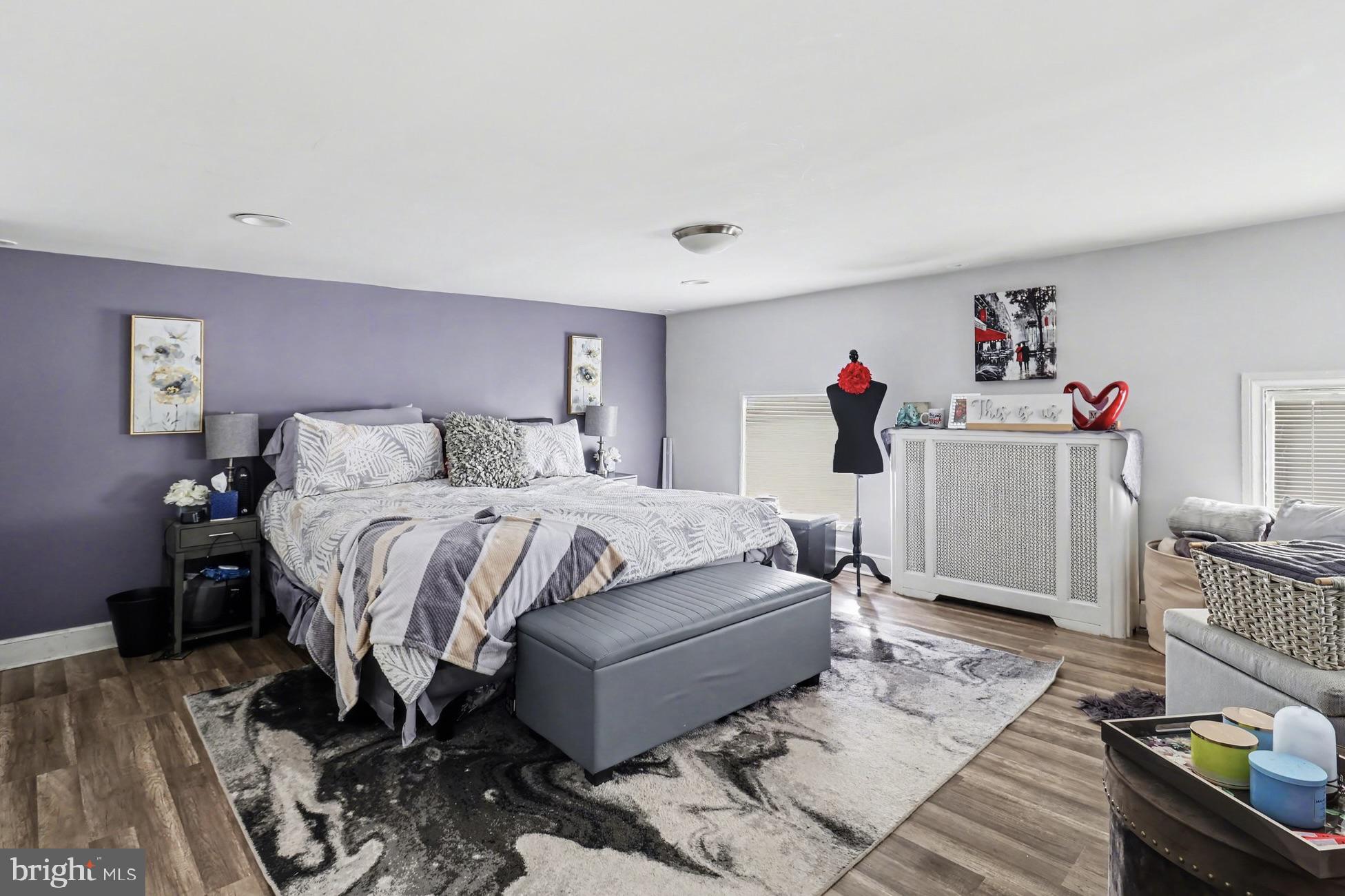 HOLMESBURG - Commercial Sale