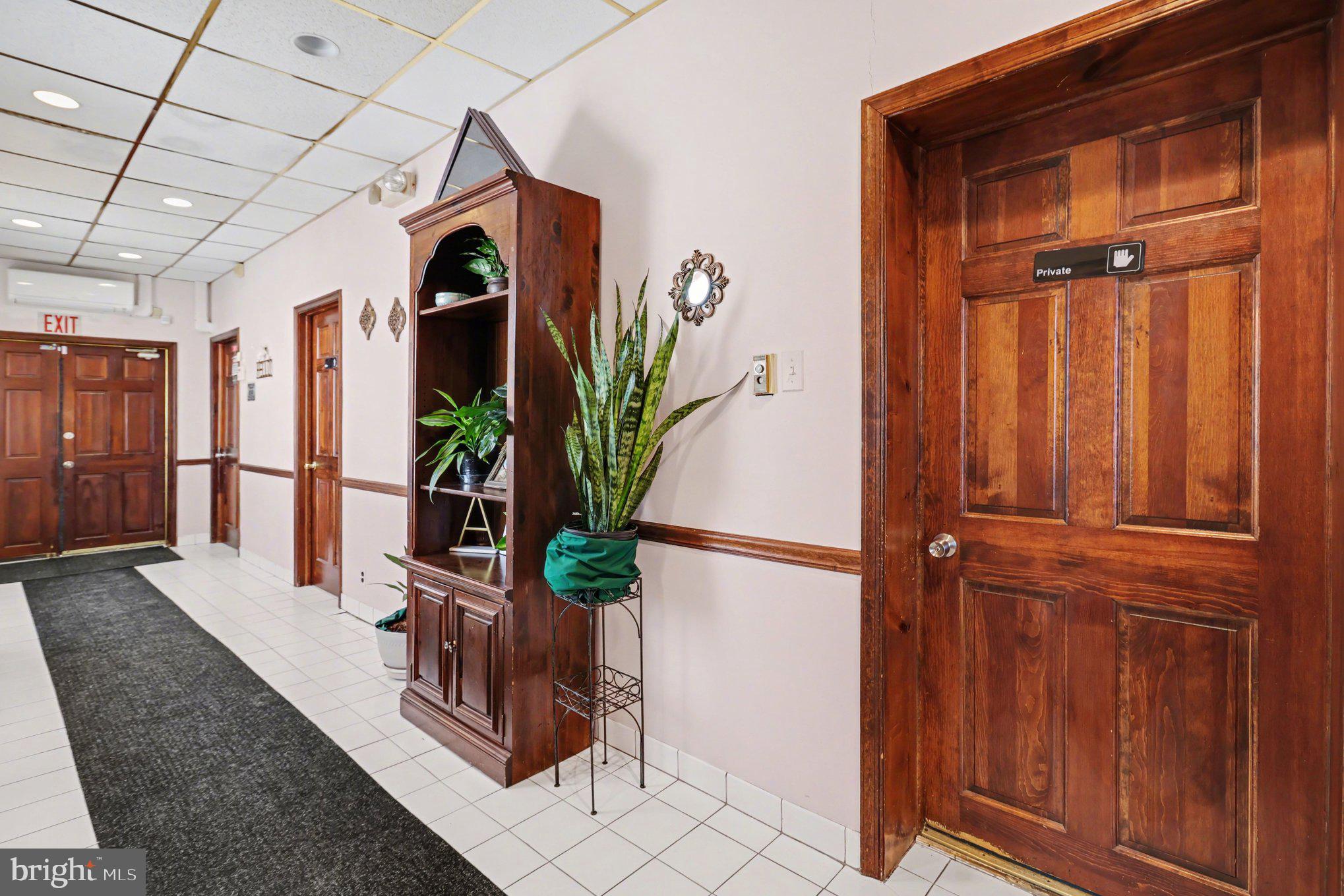 HOLMESBURG - Commercial Sale