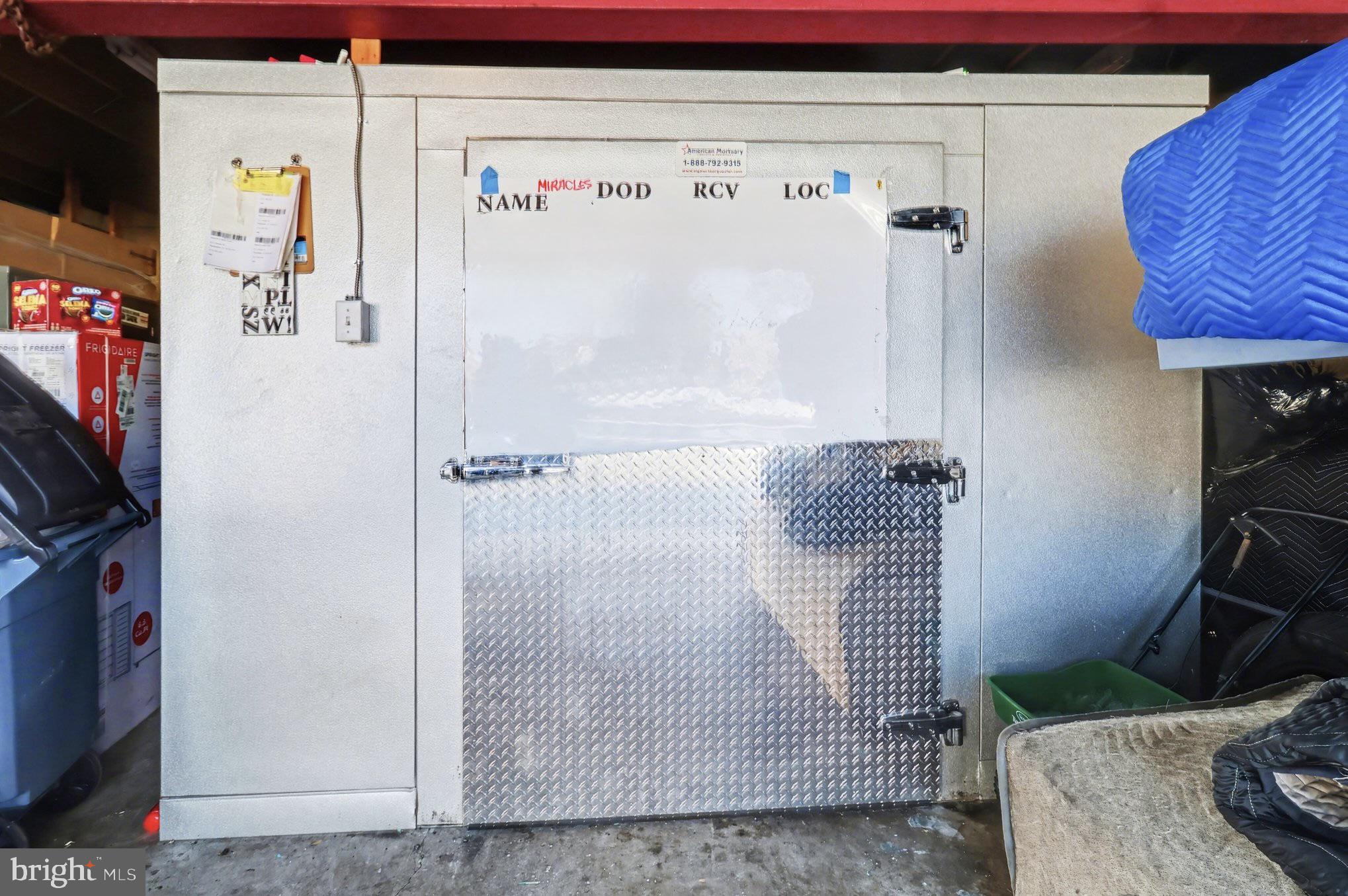 HOLMESBURG - Commercial Sale