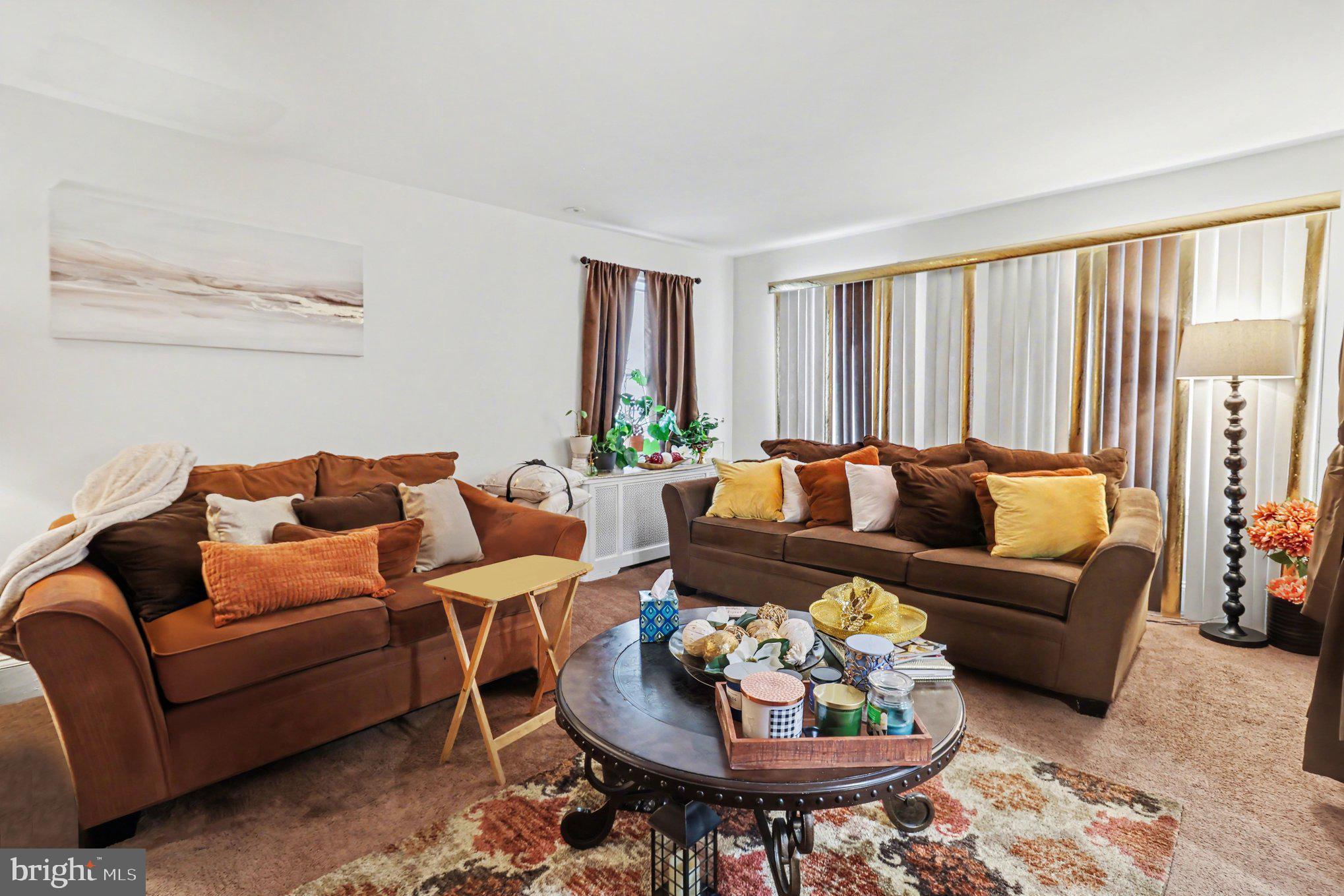 HOLMESBURG - Commercial Sale