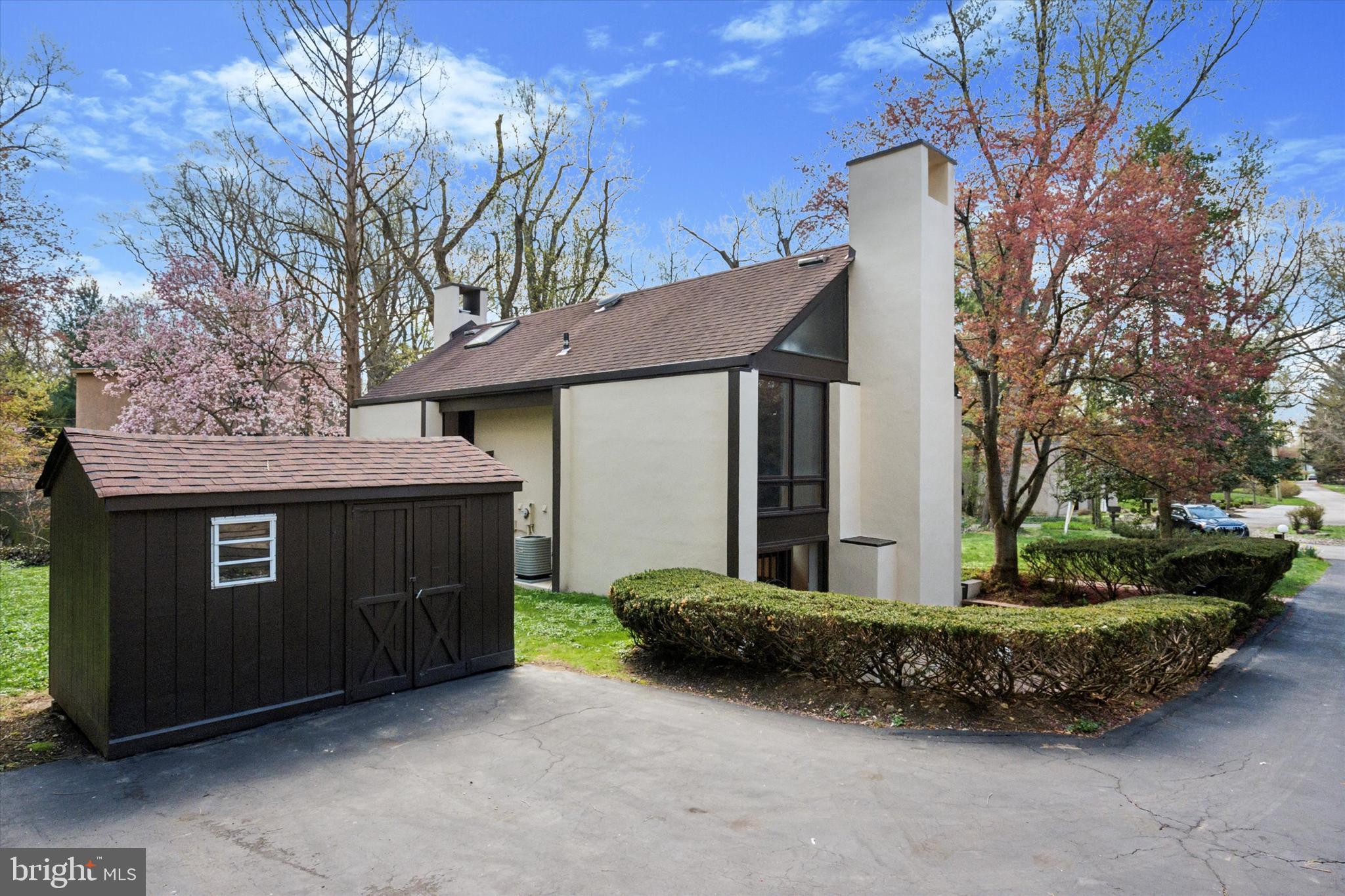 CHESTNUT HILL - Residential
