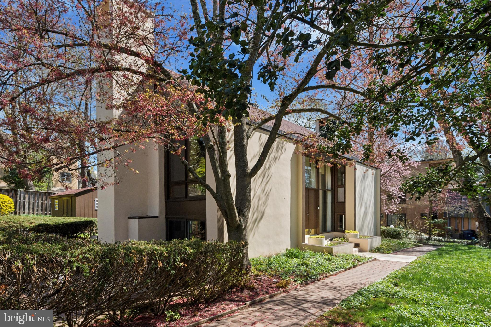 200 SUNRISE LANE