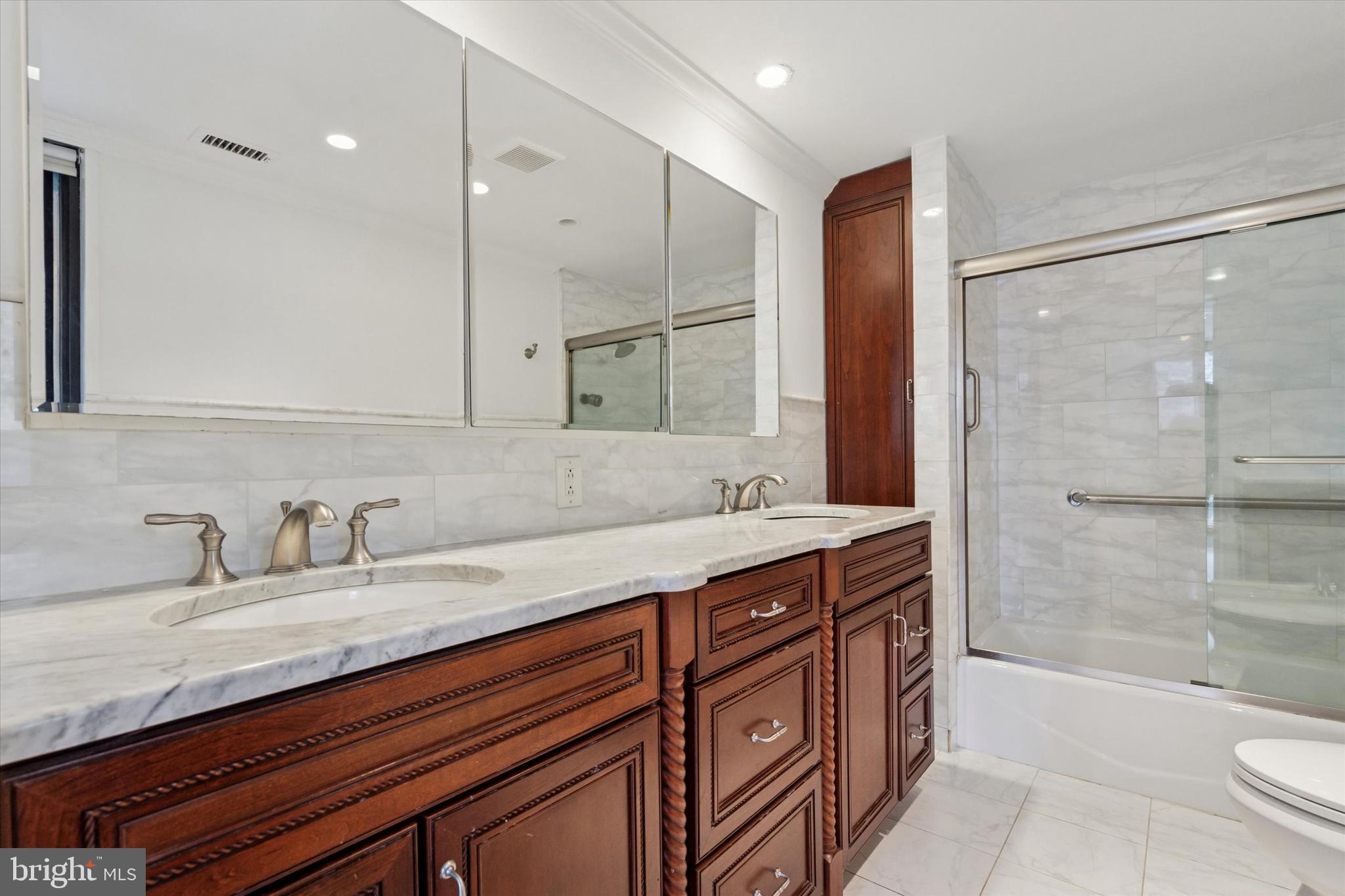 CHESTNUT HILL - Residential