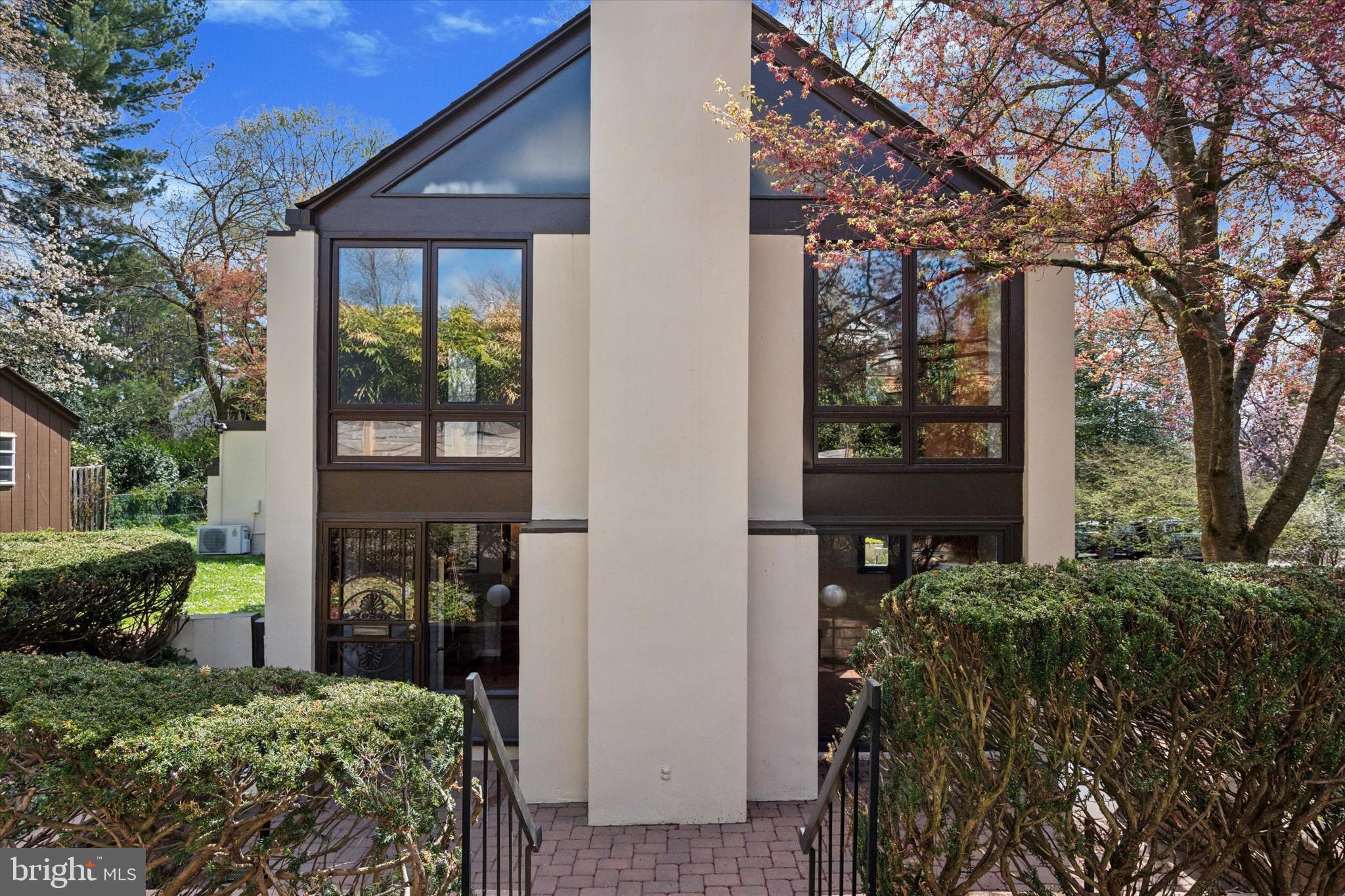 CHESTNUT HILL - Residential