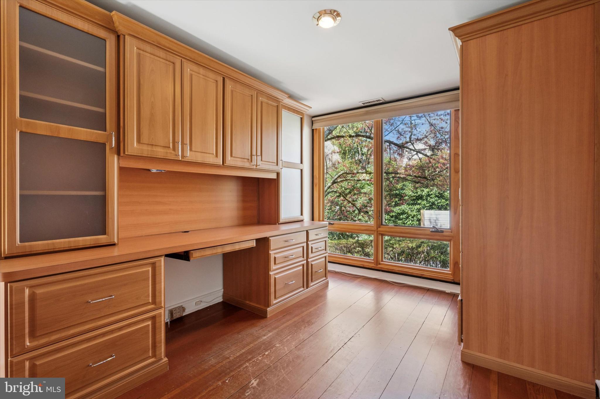 CHESTNUT HILL - Residential