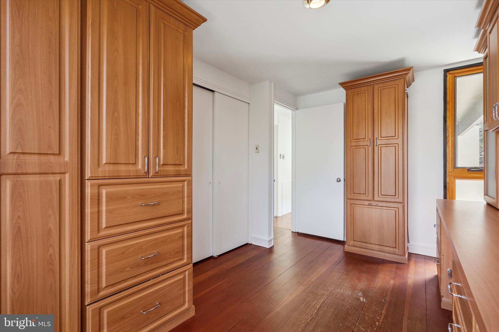 CHESTNUT HILL - Residential