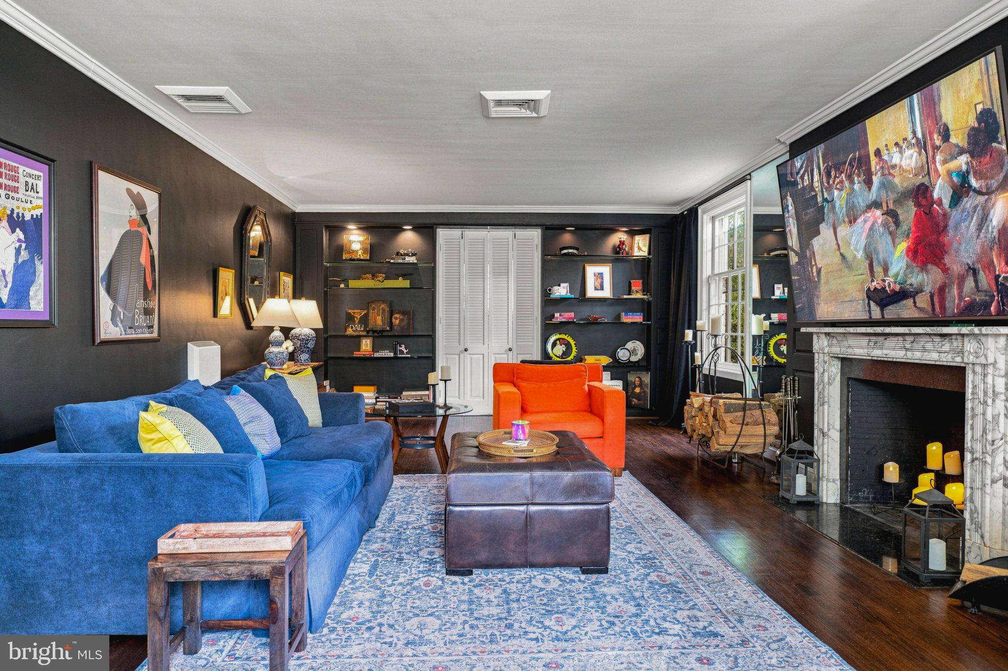 10 W LAKE AVENUE