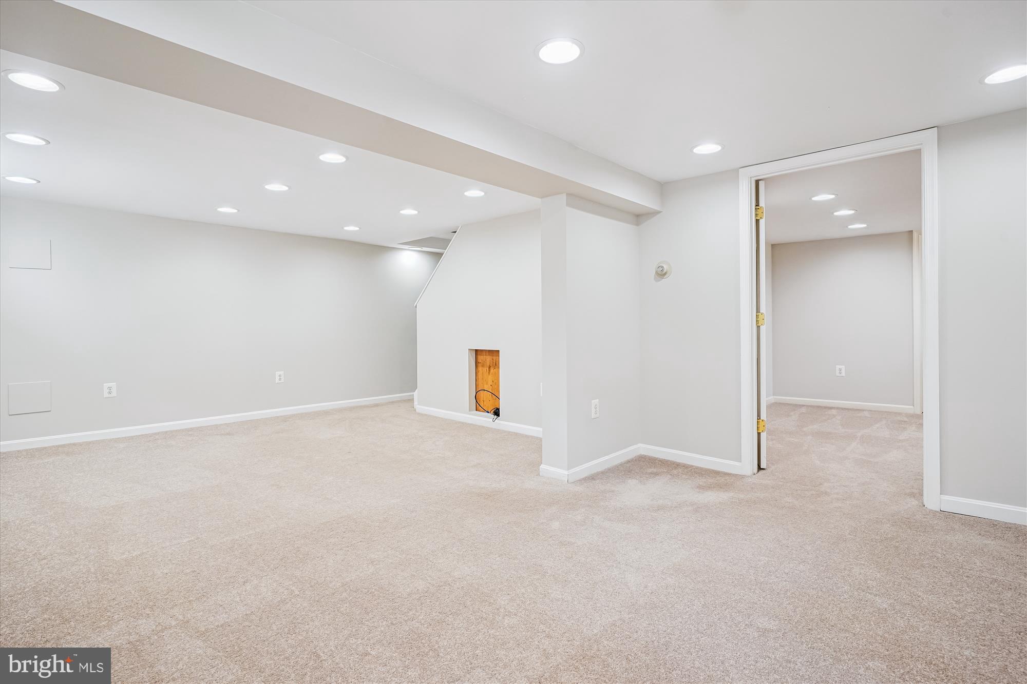 ARLINGTON HEIGHTS - Residential Lease