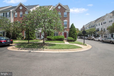 Townhouse For Rent - 100 Meadows Lane<br/> Alexandria City County, ALEXANDRIA, VA 22304
