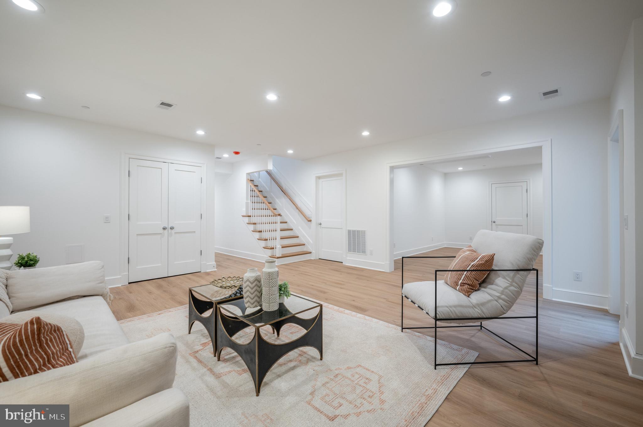 OAKWOOD KNOLLS - Residential