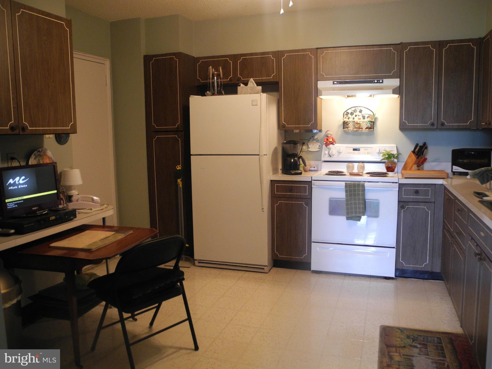 PARK TOWERS EAST - Residential