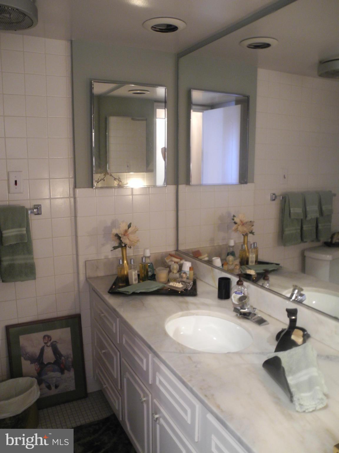 PARK TOWERS EAST - Residential