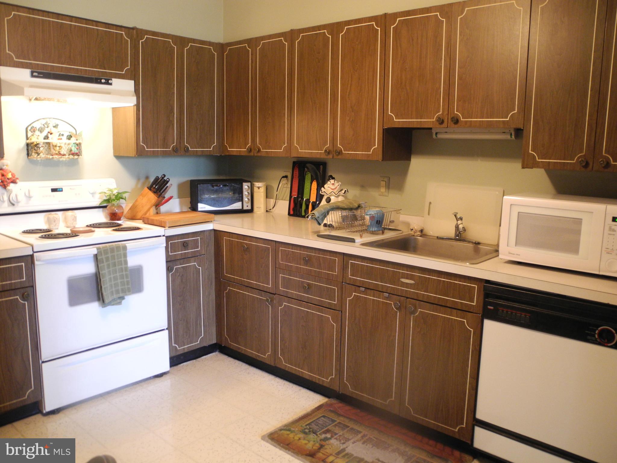 PARK TOWERS EAST - Residential