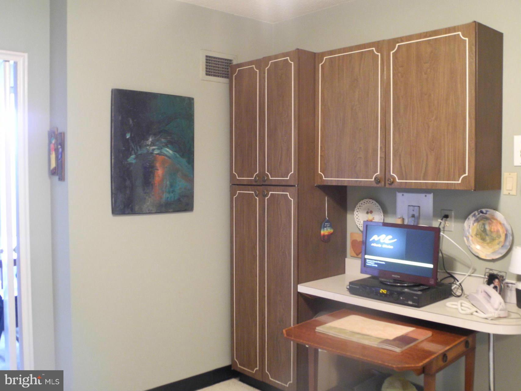 PARK TOWERS EAST - Residential