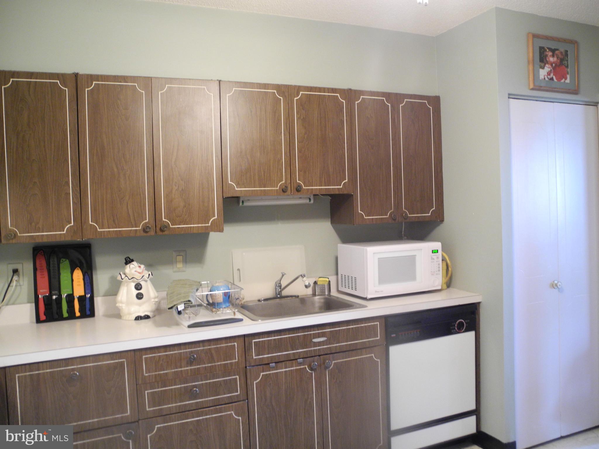 PARK TOWERS EAST - Residential