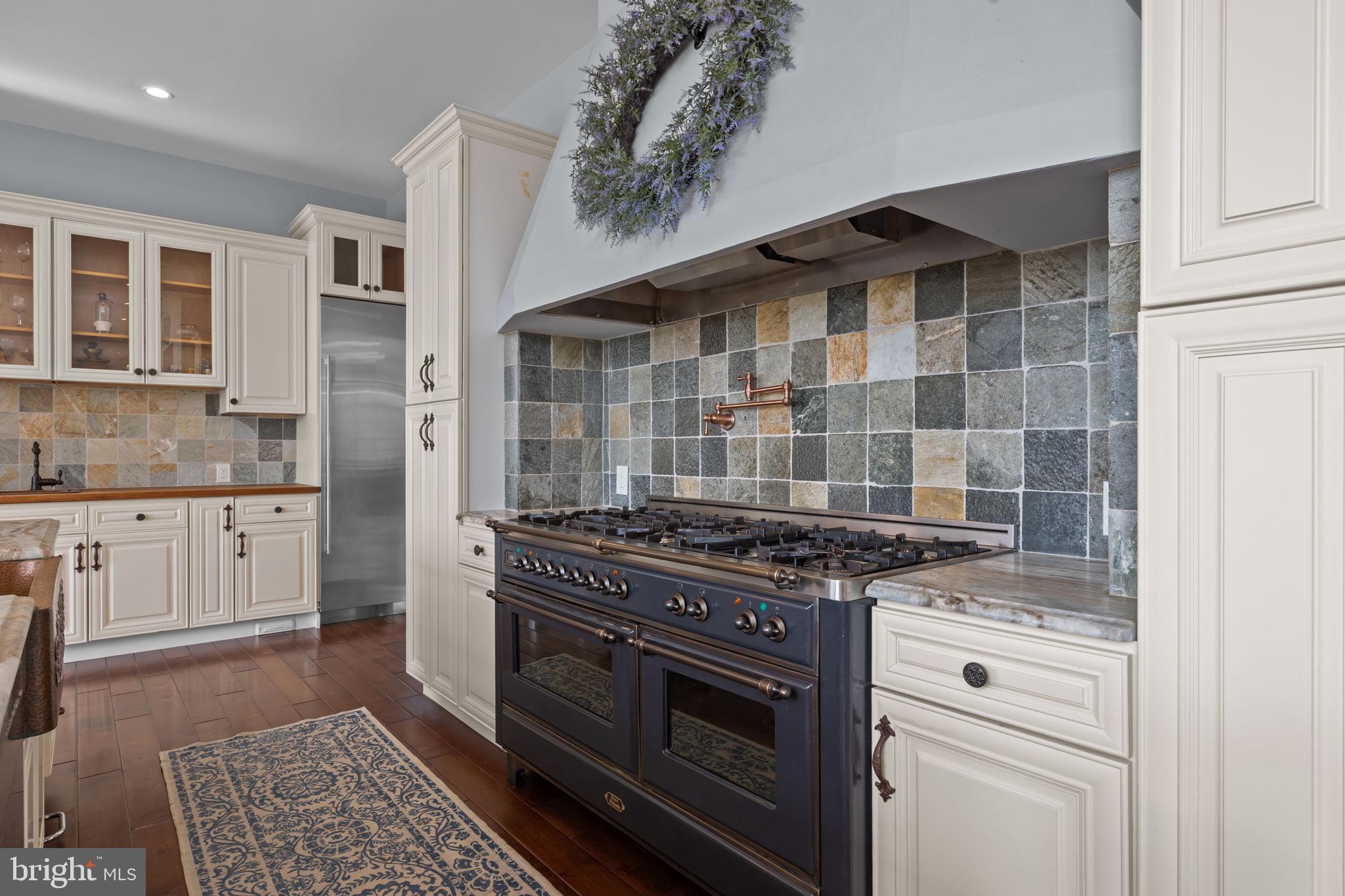 PINEVILLE - Residential