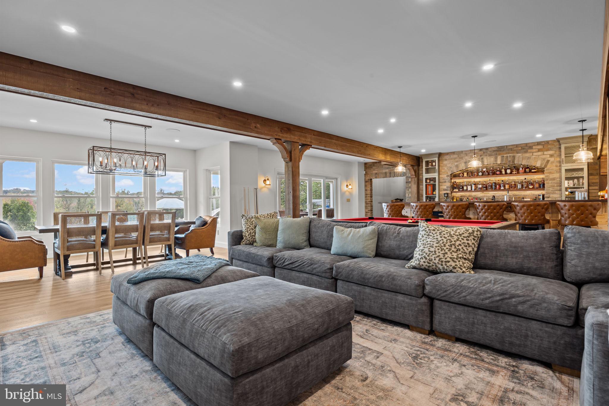 PINEVILLE - Residential