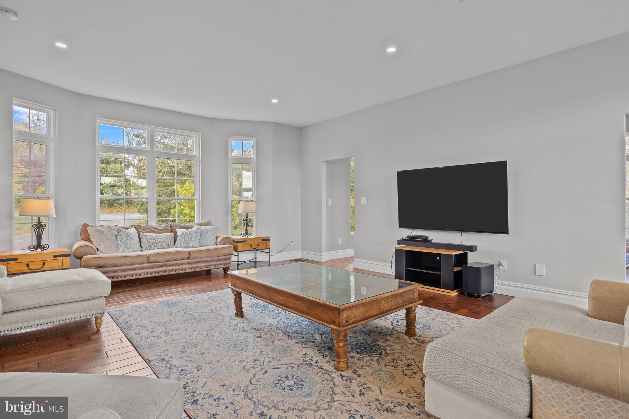 PINEVILLE - Residential