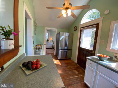 GLEN ESTS - Residential