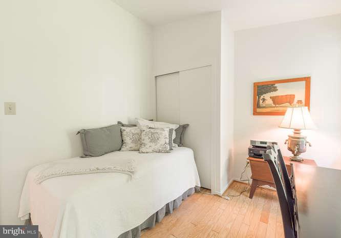 HOLLIN HILLS - Residential