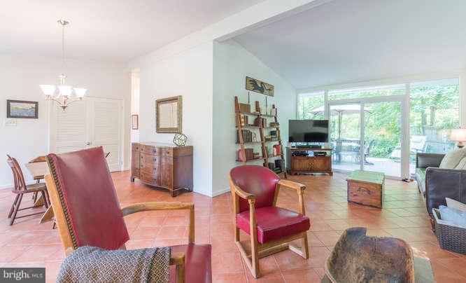 HOLLIN HILLS - Residential