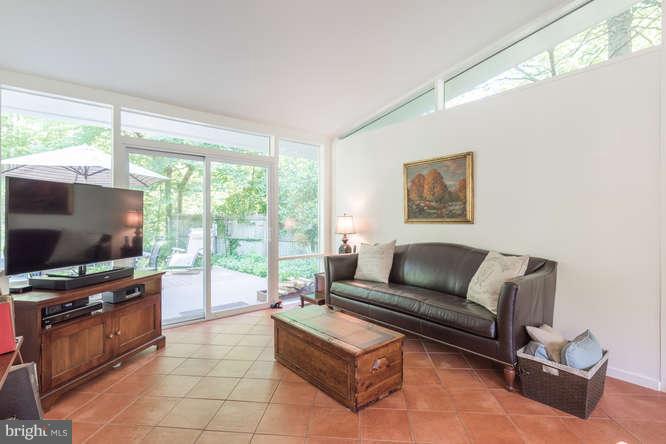 HOLLIN HILLS - Residential