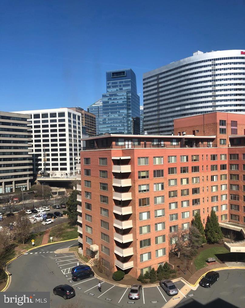 RIVER PLACE WEST - Residential Lease