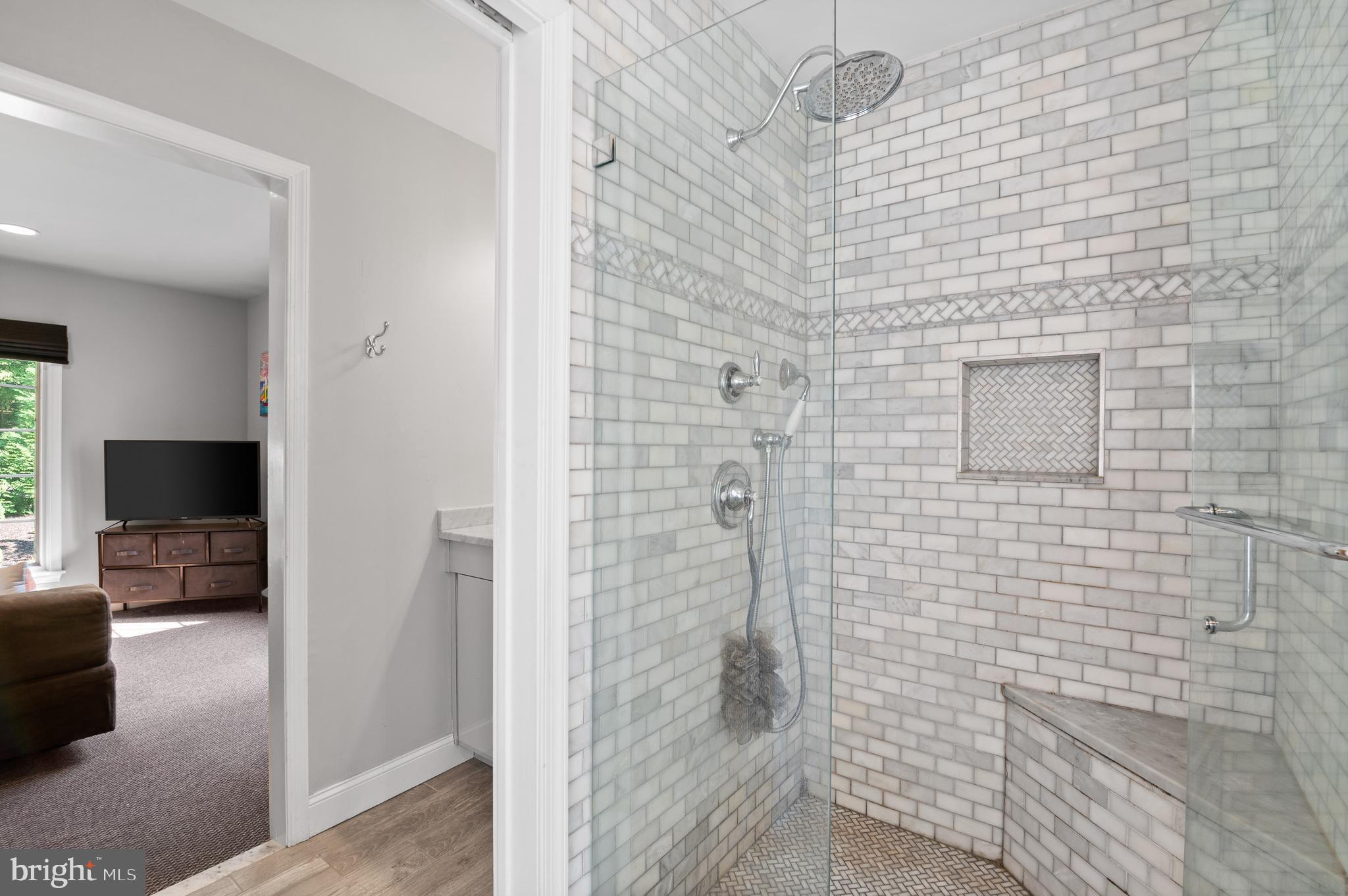 GLADWYNE - Residential