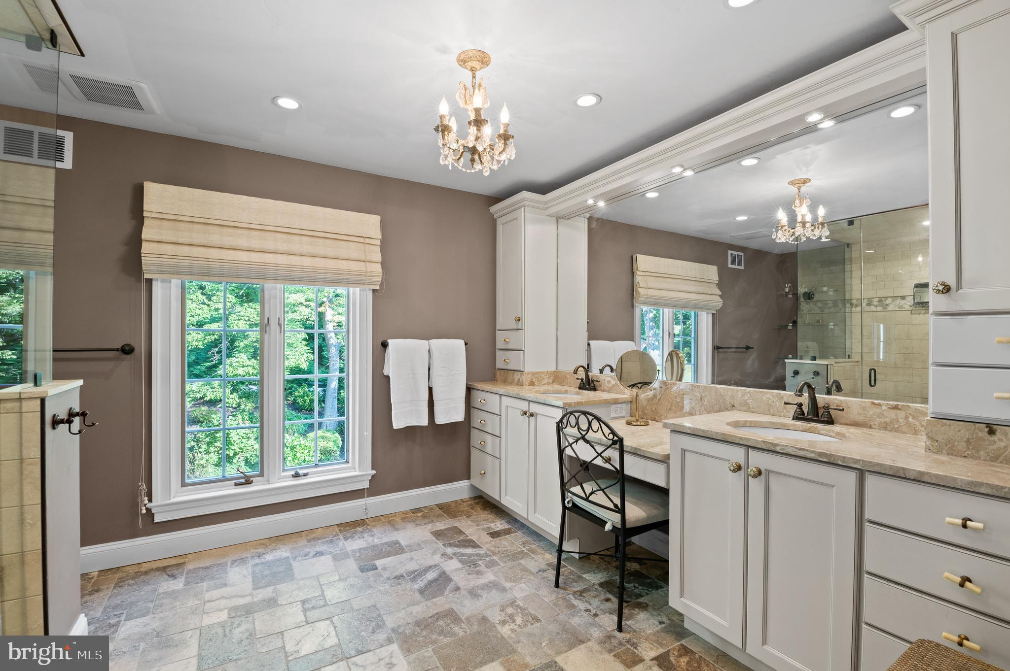 GLADWYNE - Residential