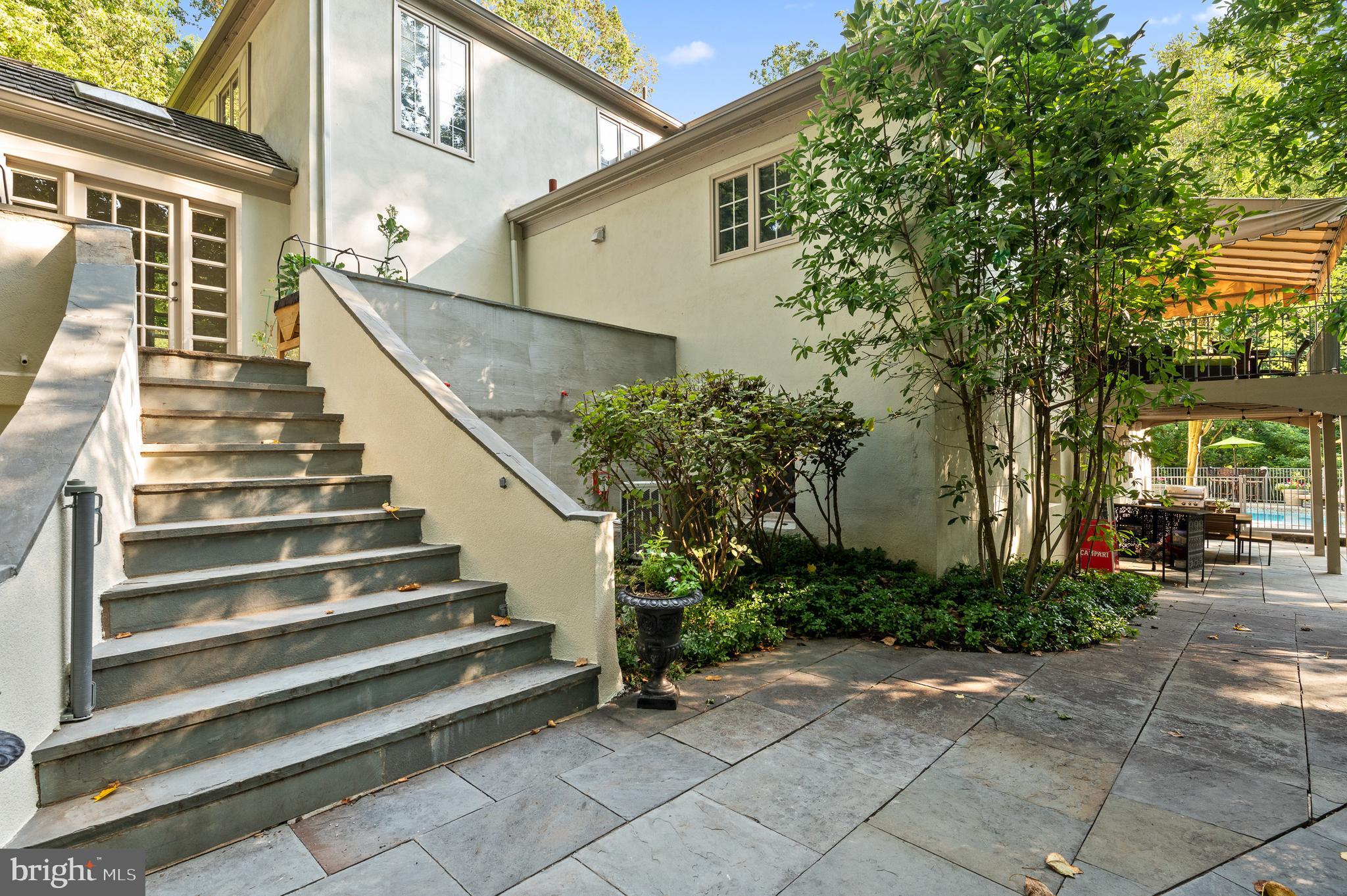 GLADWYNE - Residential