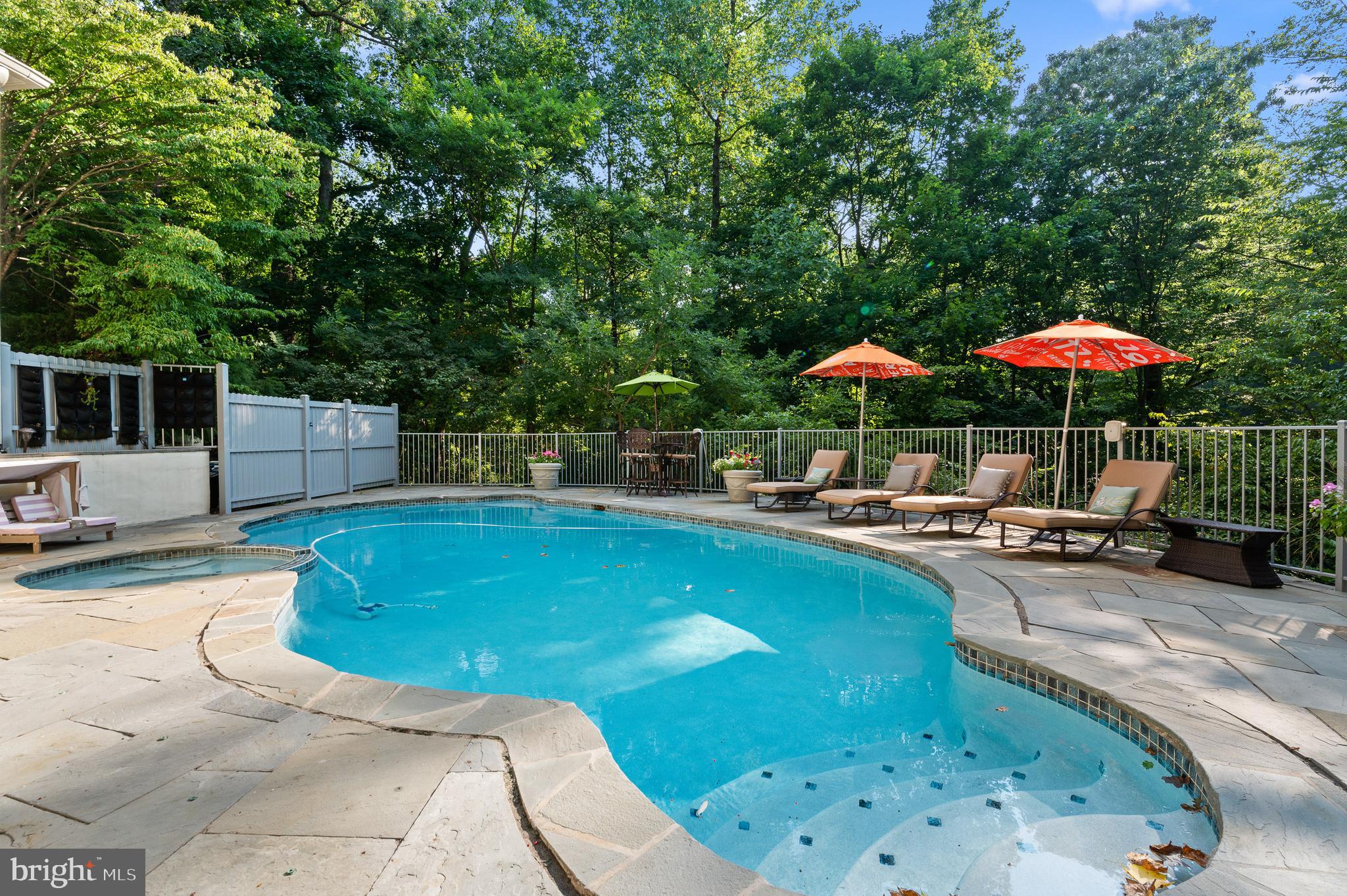 GLADWYNE - Residential