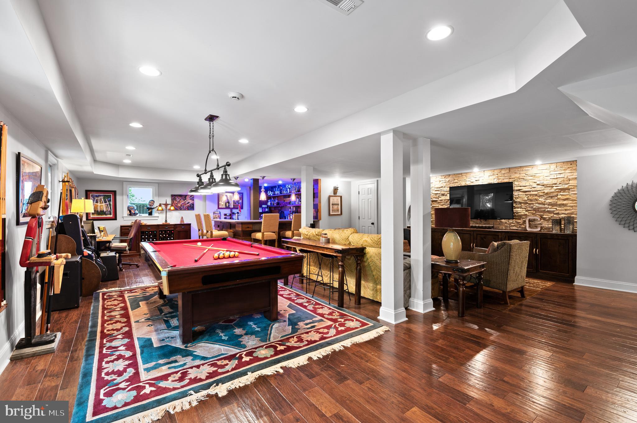 GLADWYNE - Residential