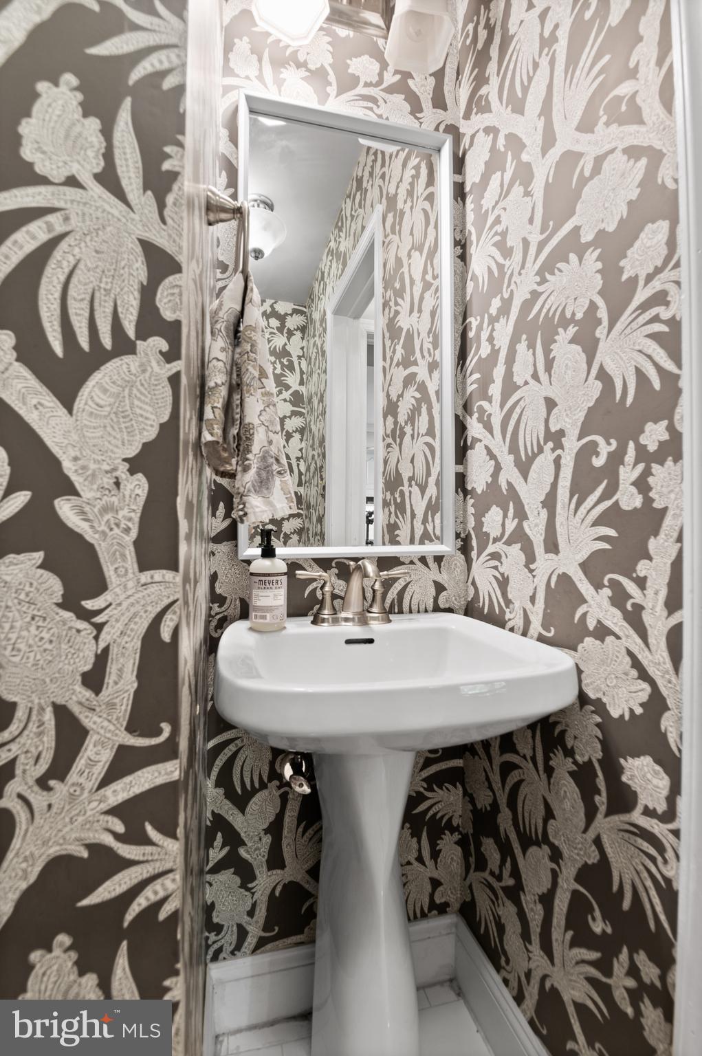 GLADWYNE - Residential