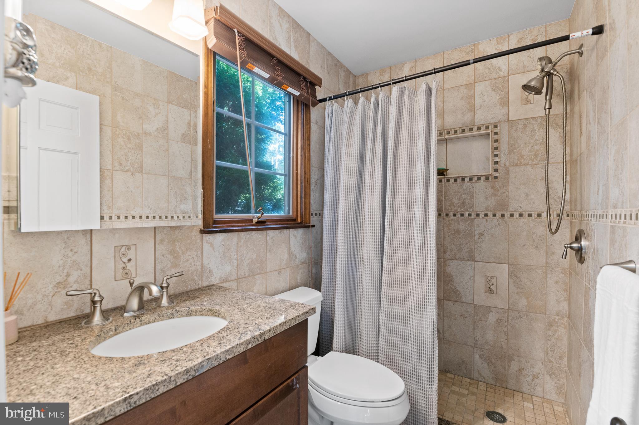 GLADWYNE - Residential