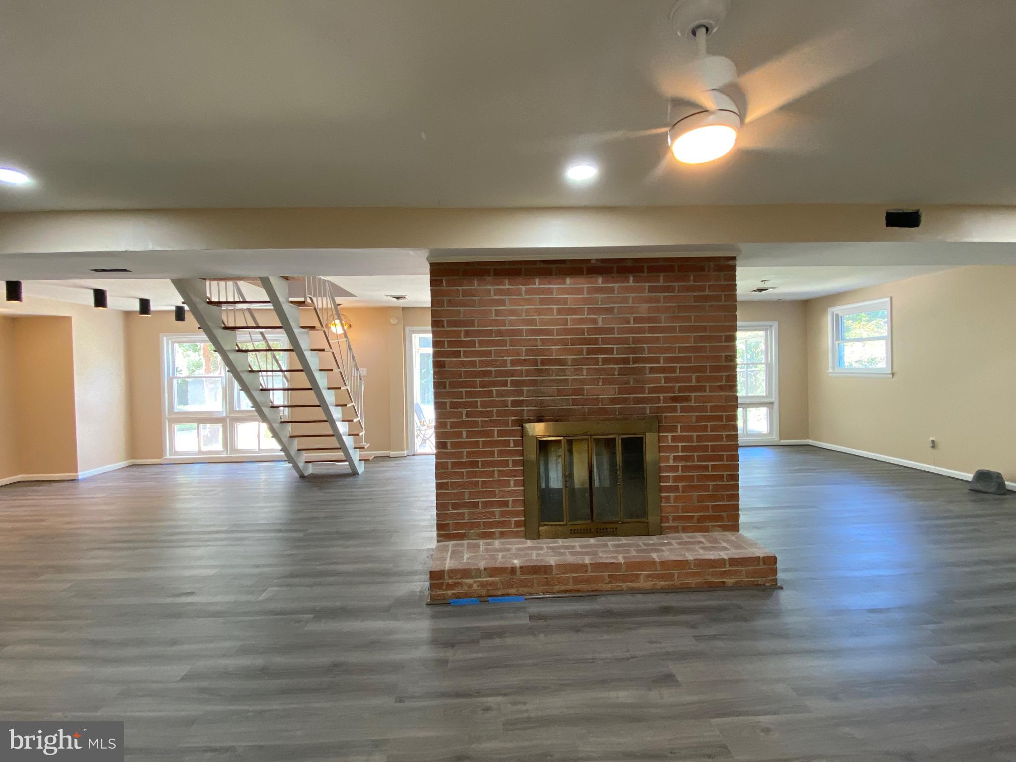 RIVER BEND - Residential Lease