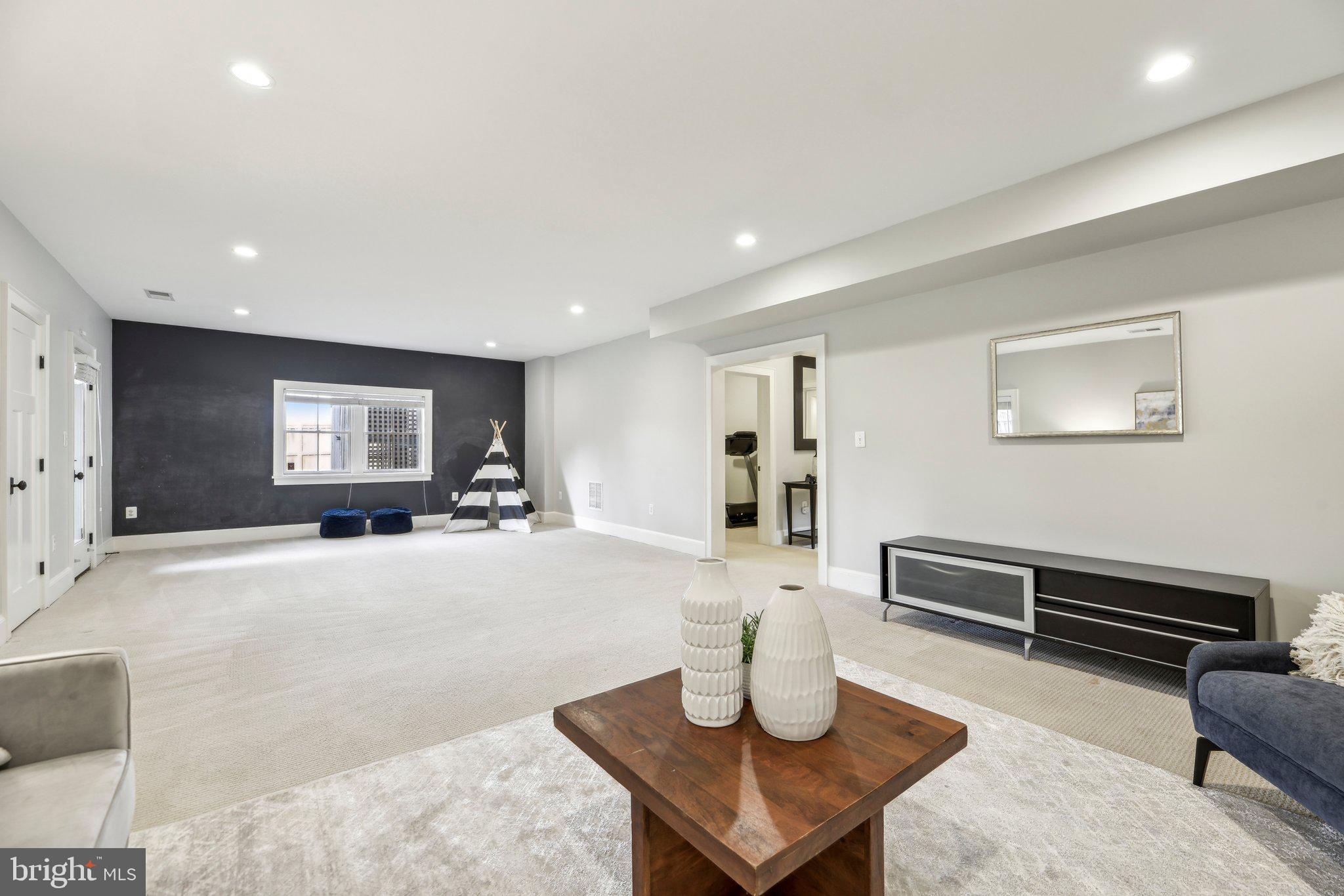 BERKSHIRE OAKWOOD - Residential