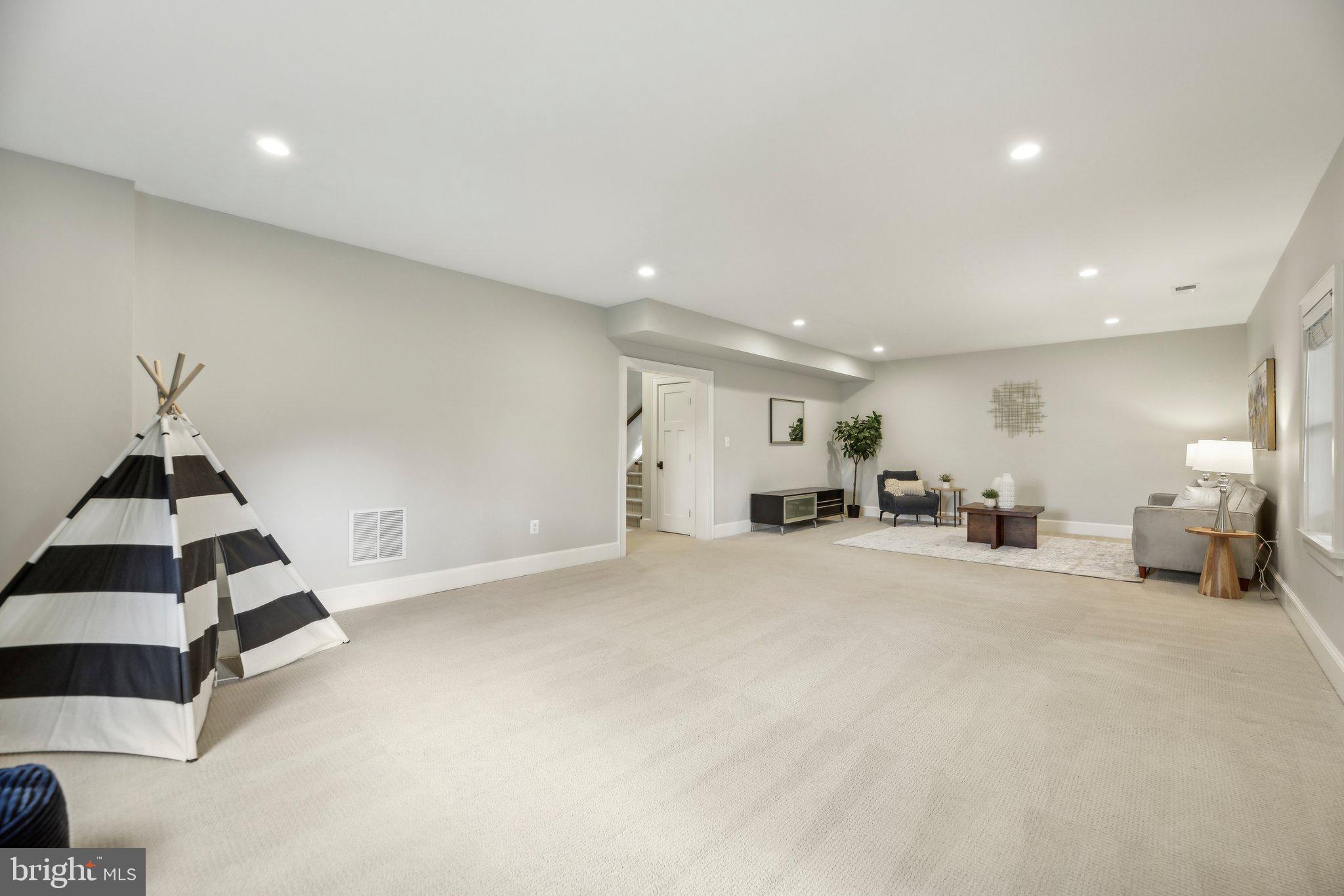 BERKSHIRE OAKWOOD - Residential